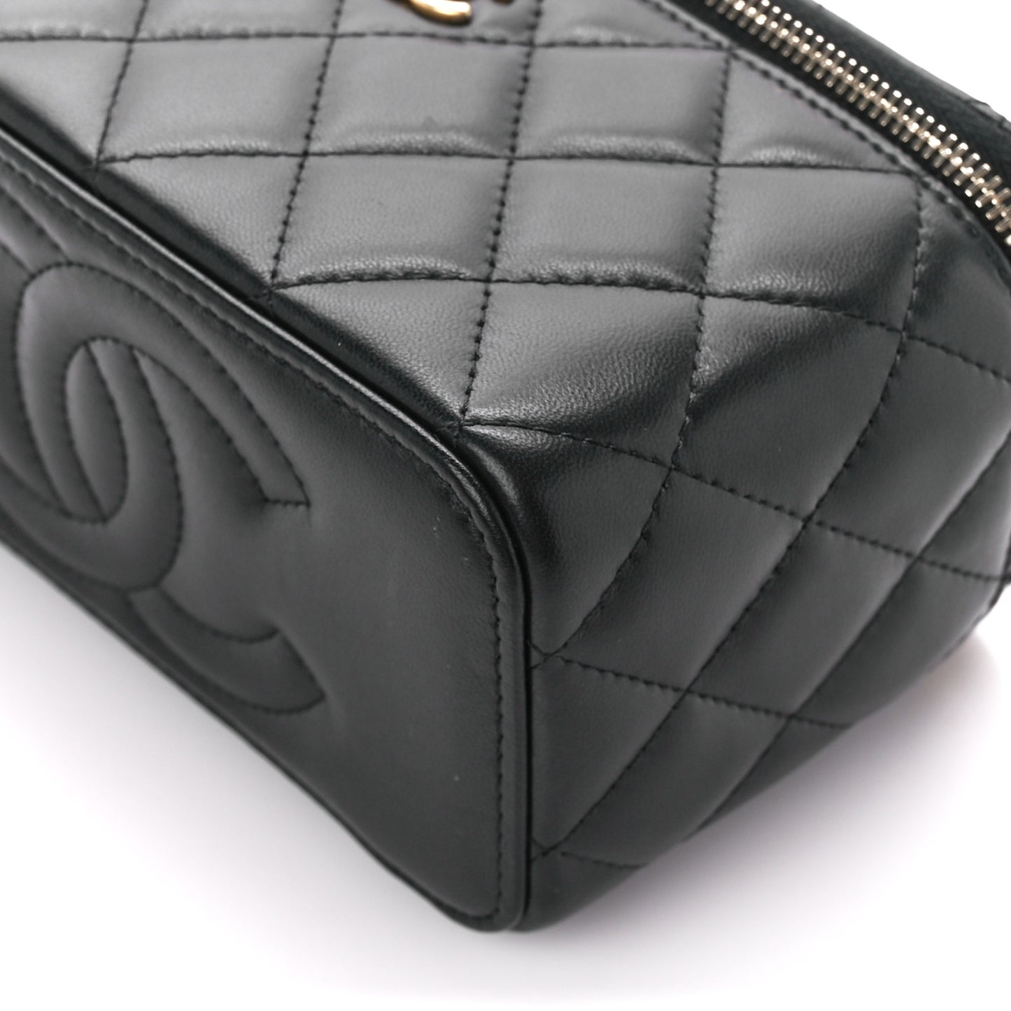 Lambskin Quilted Pearl Crush Small Vanity Case With Chain Black