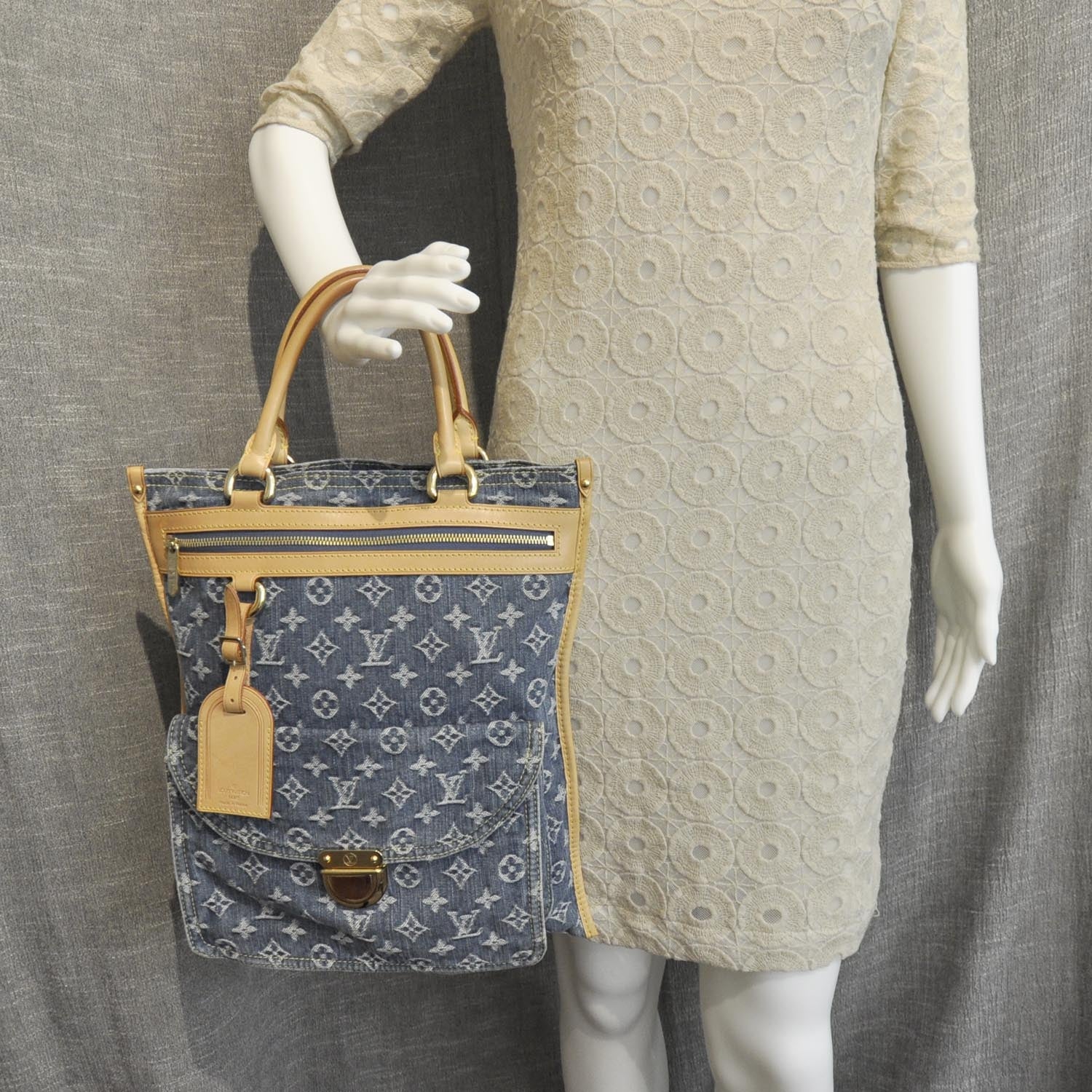 Louis Vuitton Denim Monogram Sac Plat 2 of 10