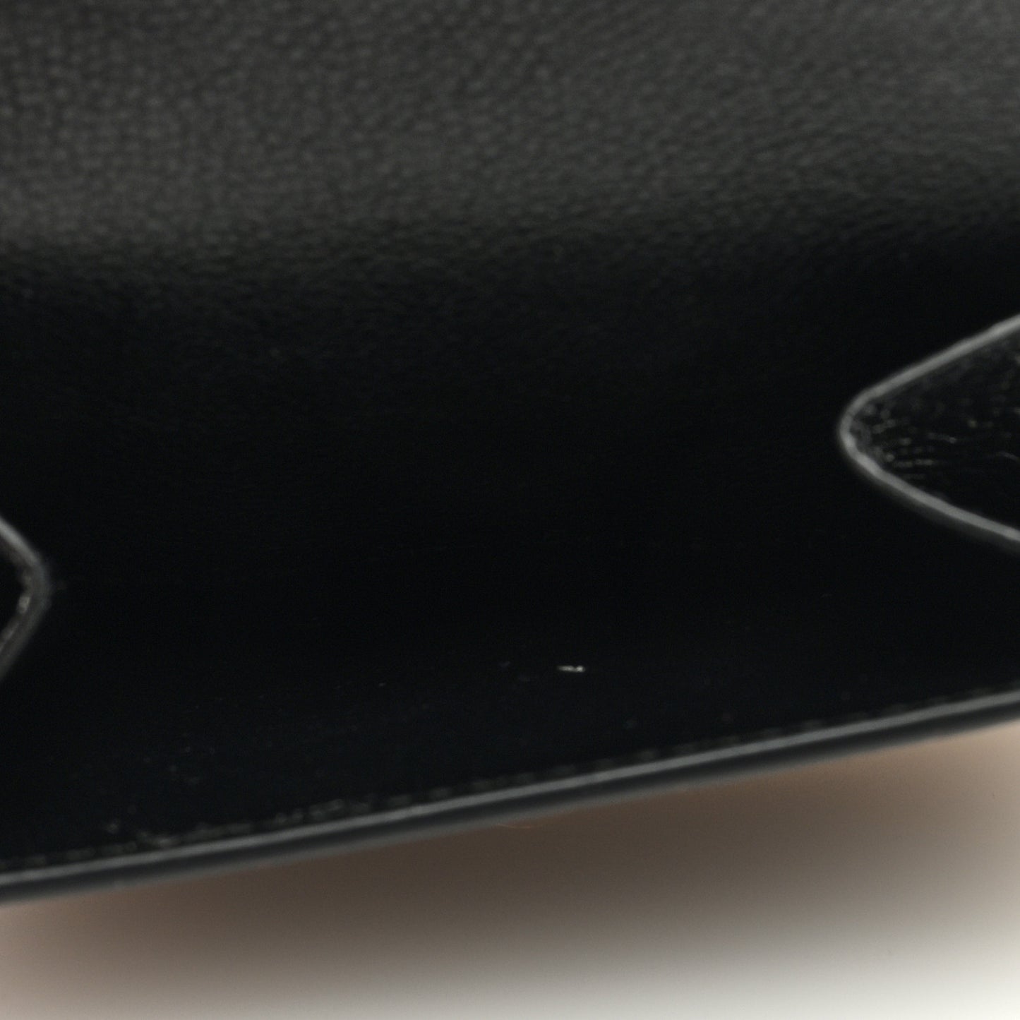 Grained Calfskin Logo Mini Cash Wallet On Chain Black White