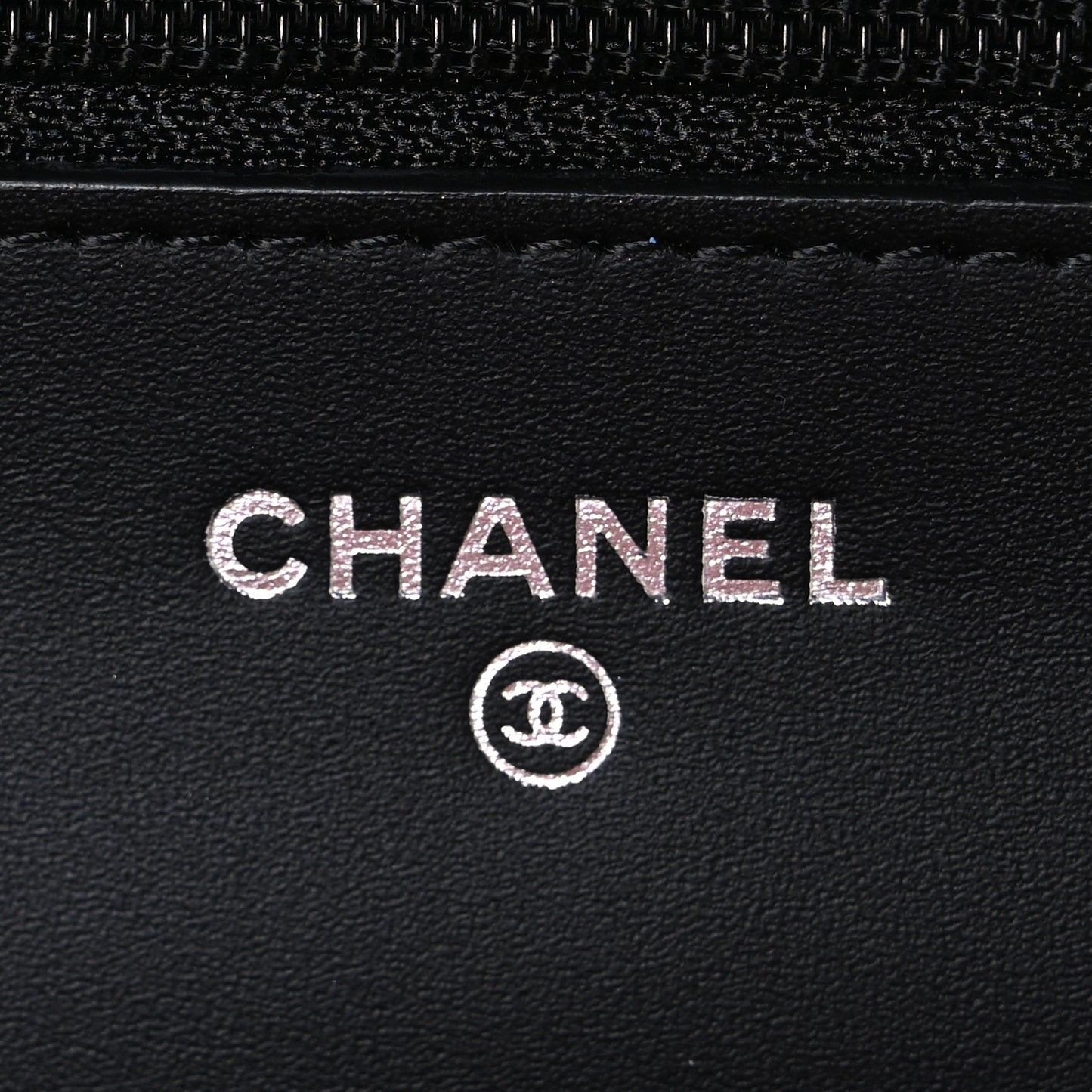 Patent Quilted Wallet On Chain WOC Black
