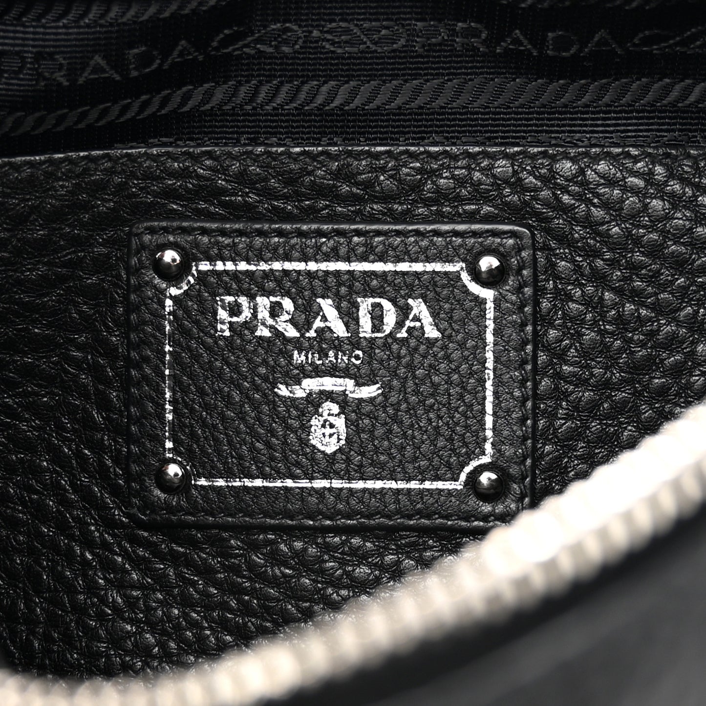 Vitello Phenix Hobo Black