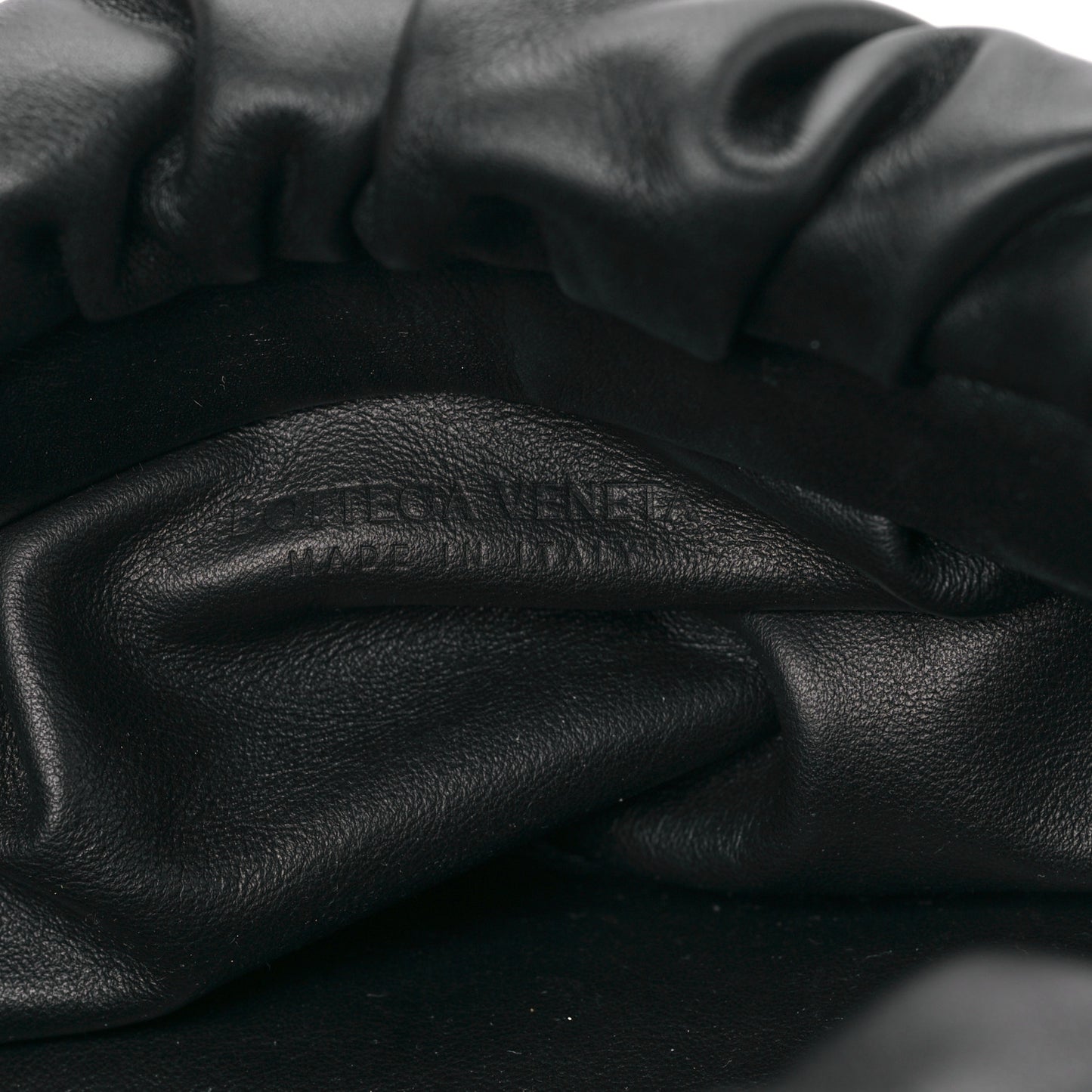 Calfskin The Pouch Chain Black
