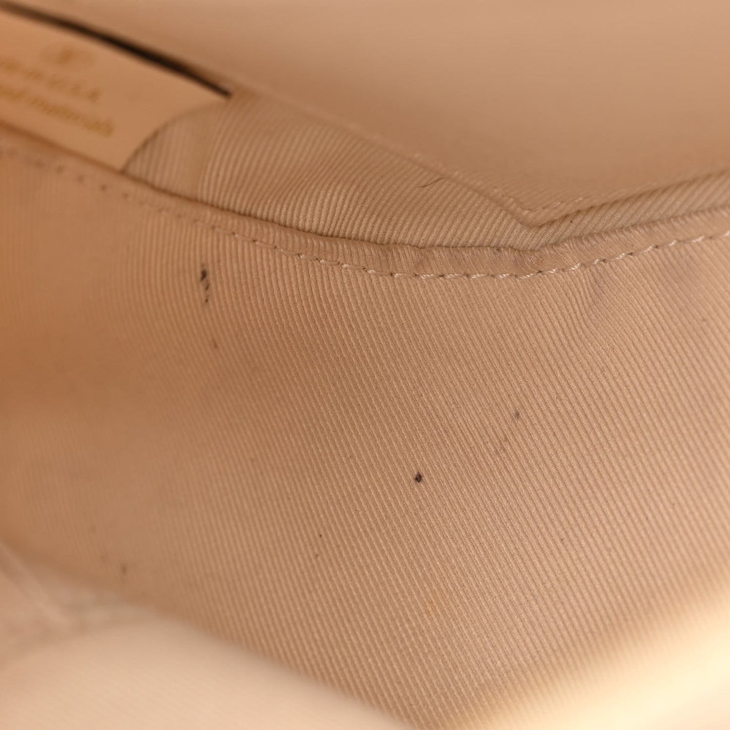 Monogram Saintonge Creme