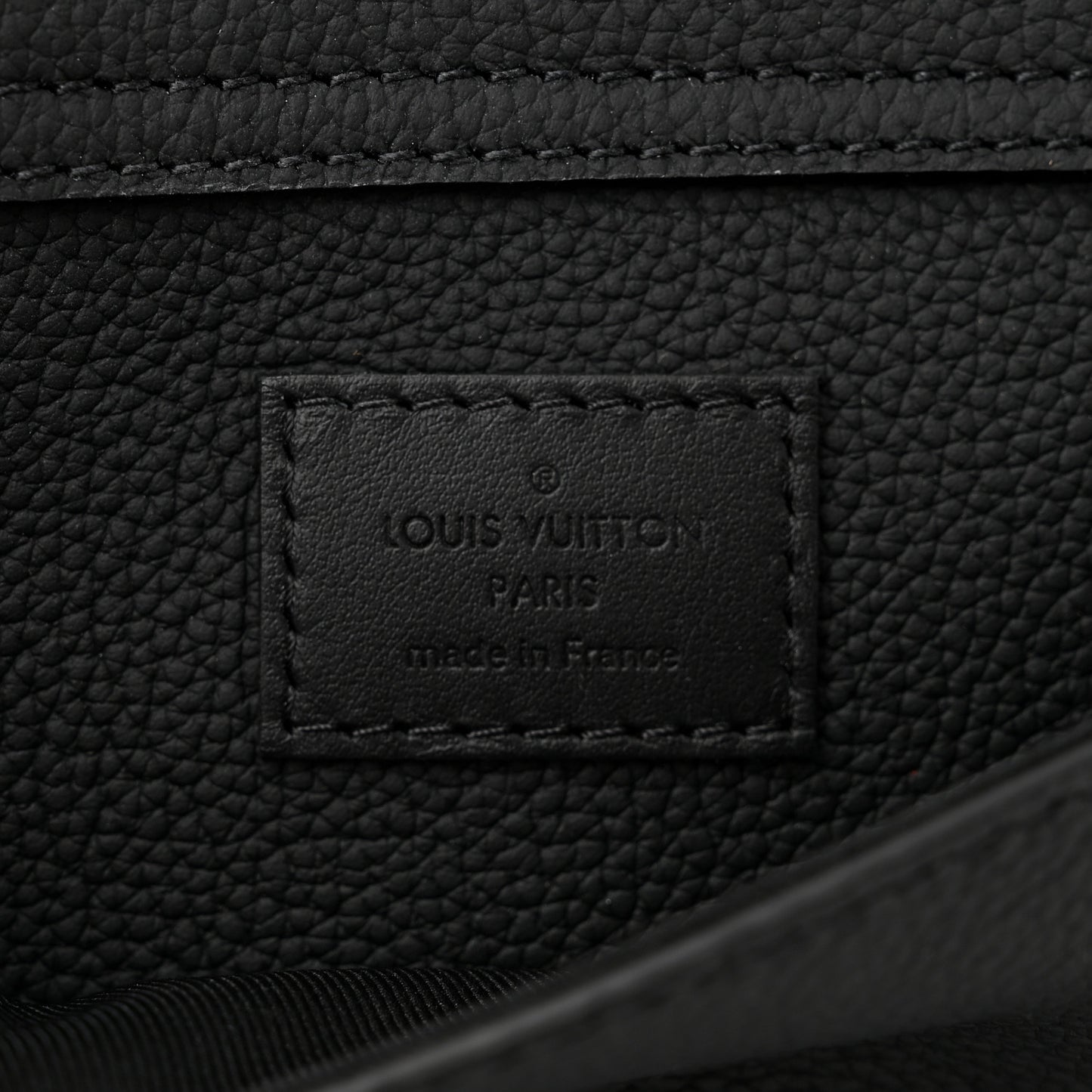 Grained Calfskin Aerogram Takeoff Sling Black
