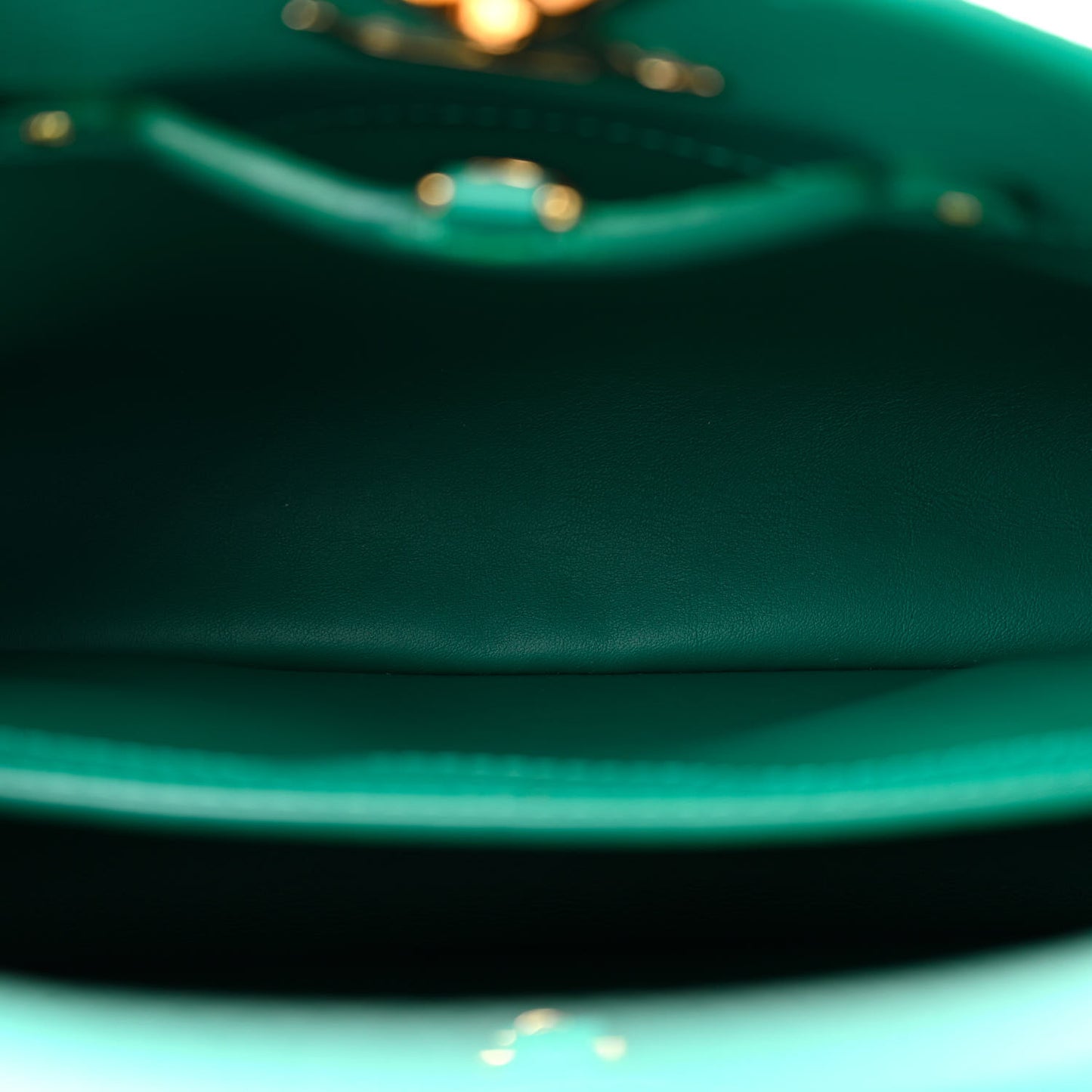 LOUIS VUITTON Taurillon Abalone Capucines BB Emerald