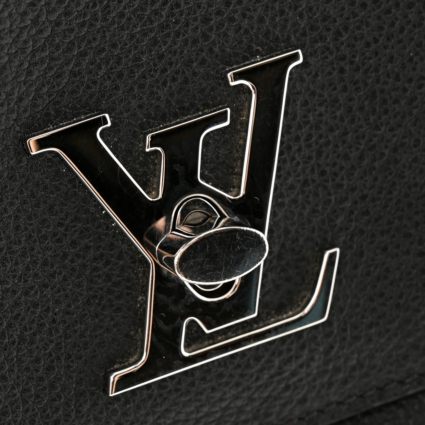 Soft Calfskin Lockme Ever Black