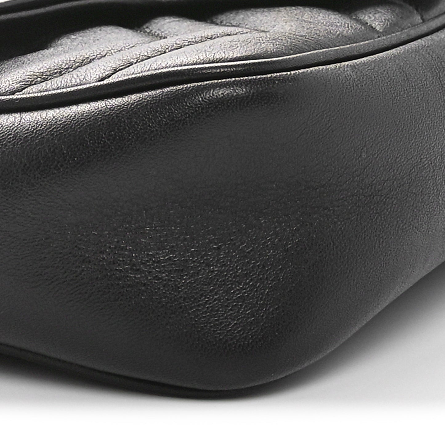 Calfskin Matelasse Super Mini GG Marmont Shoulder Bag Black