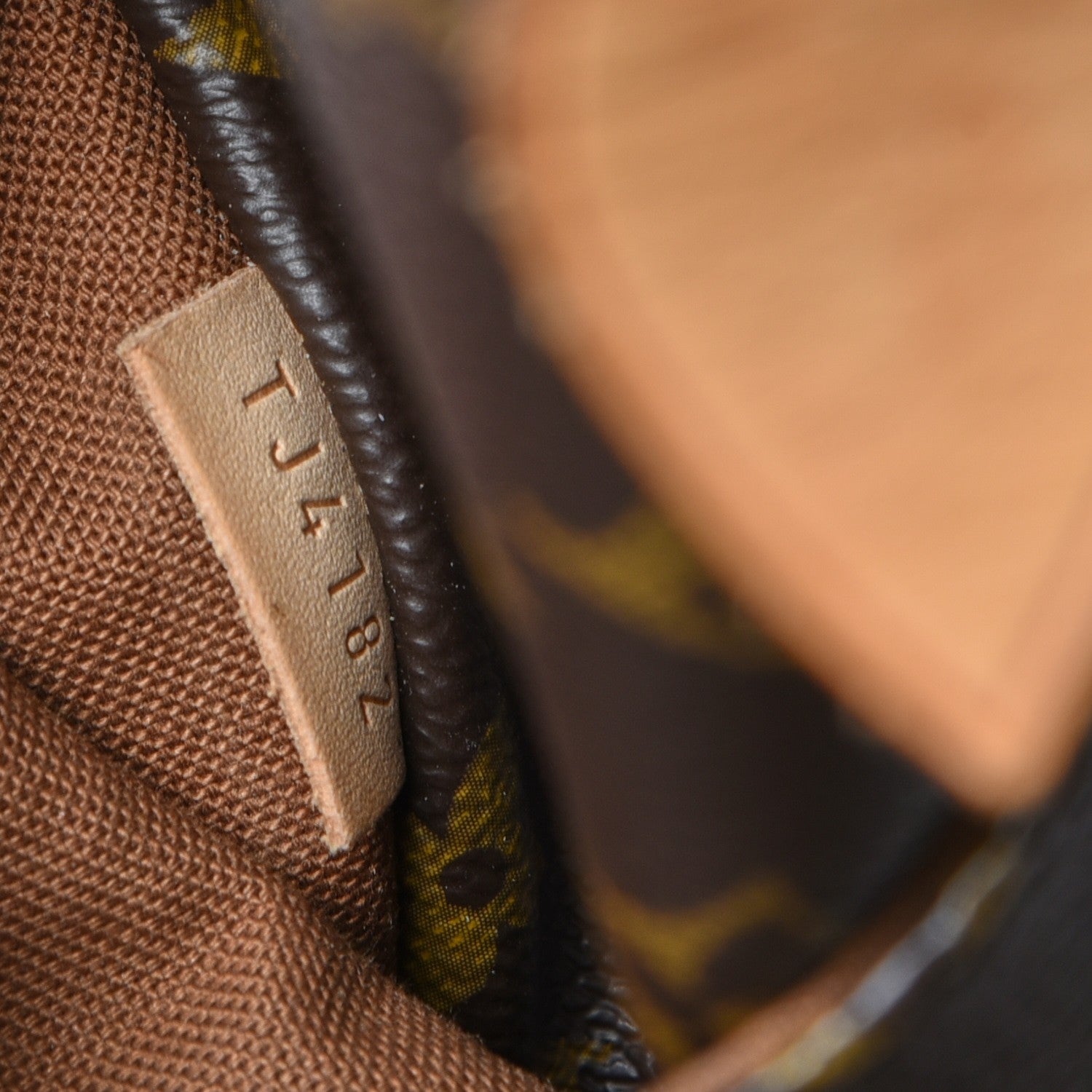 Louis Vuitton Monogram Totally MM 7 of 8