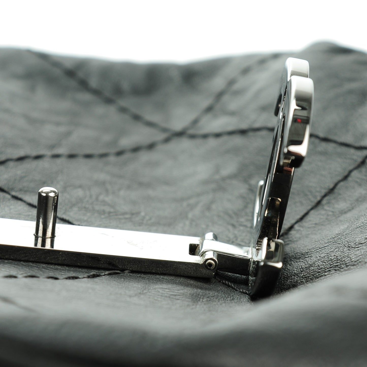 Washed Calfskin Diamond Stitch Hamptons Clutch With Chain Black