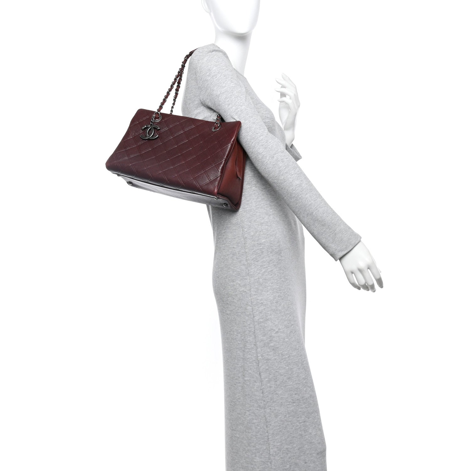 CHANELレディース Chanel Calfskin Diamond Embossed Large CC Zip Shopping Tote