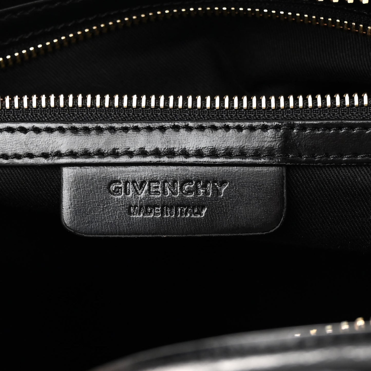 Shiny Lord Calfskin Medium Antigona Black