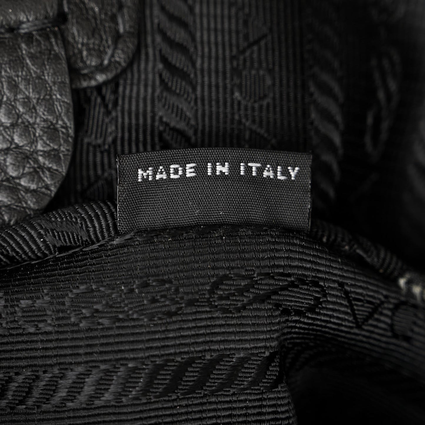 Vitello Daino Tote Black