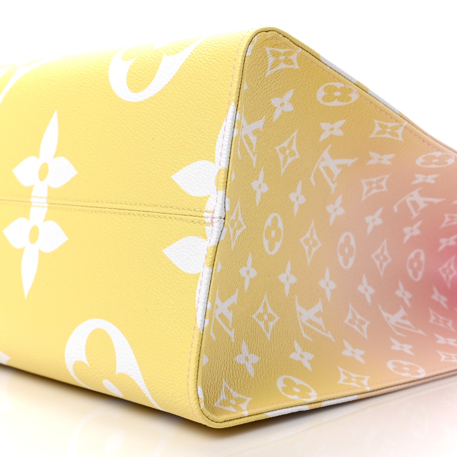 Louis Vuitton Monogram Giant By The Pool OnTheGo GM Light Pink 8 of 8