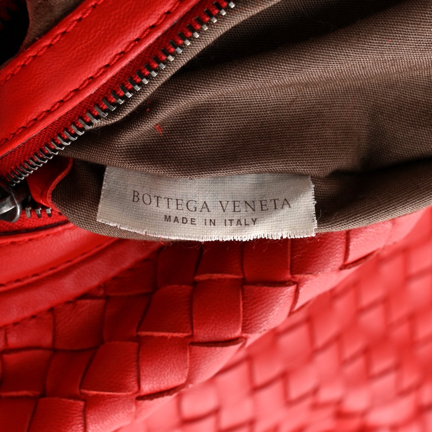 Nappa Intrecciato Medium Belly Veneta Hobo Flame