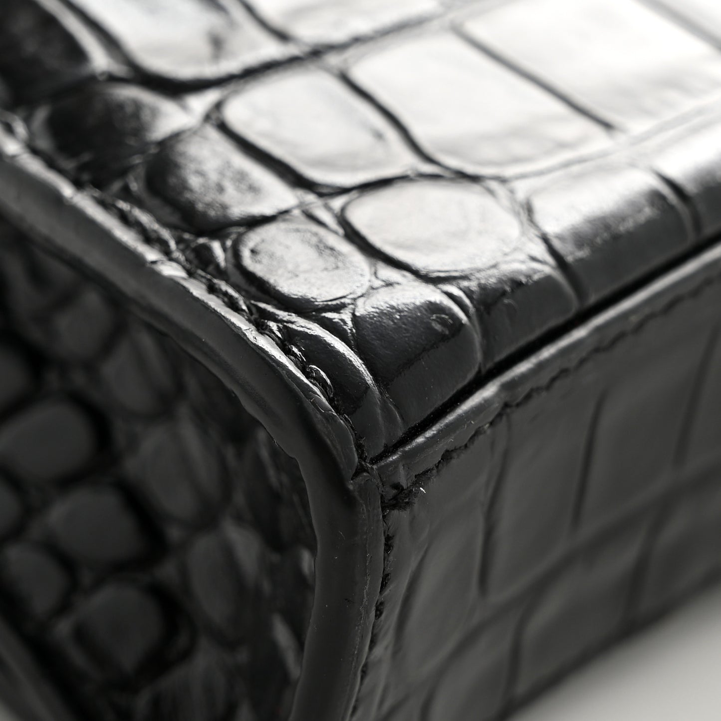 Shiny Calfskin Monochrome Crocodile Embossed Hourglass Chain Bag Black