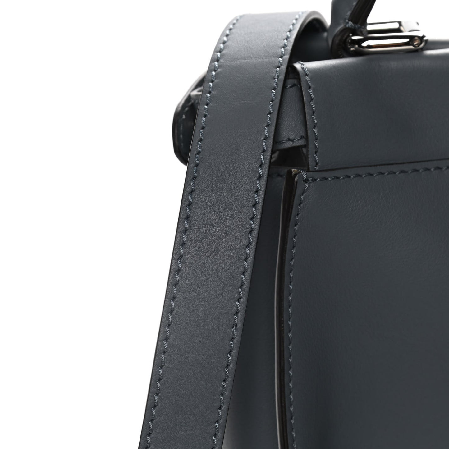 Vitello Seta Shiny Nappa Medium Peekaboo Iconic Satchel Tempesta Grigio Perla