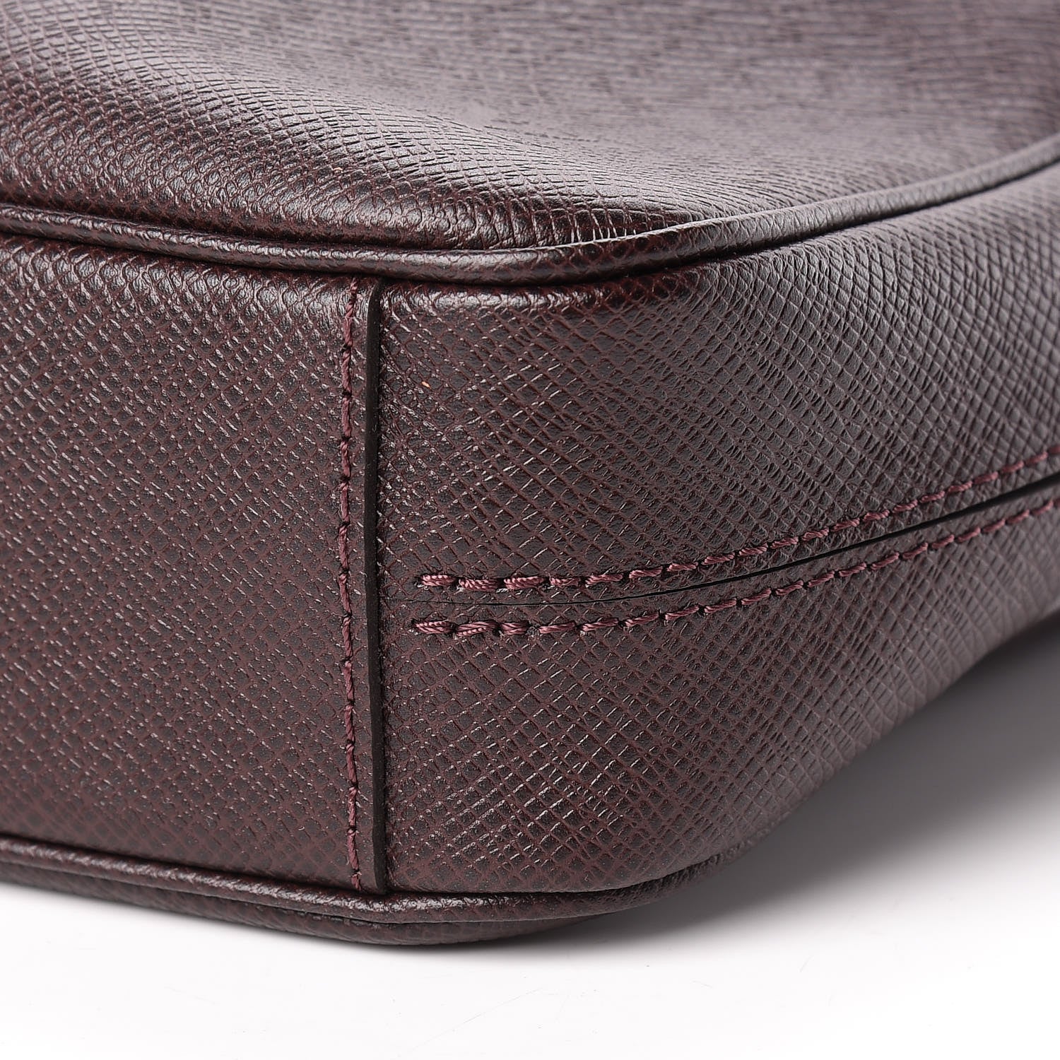 Louis Vuitton Taiga Porte Documents Voyage PM Acajou 11 of 11