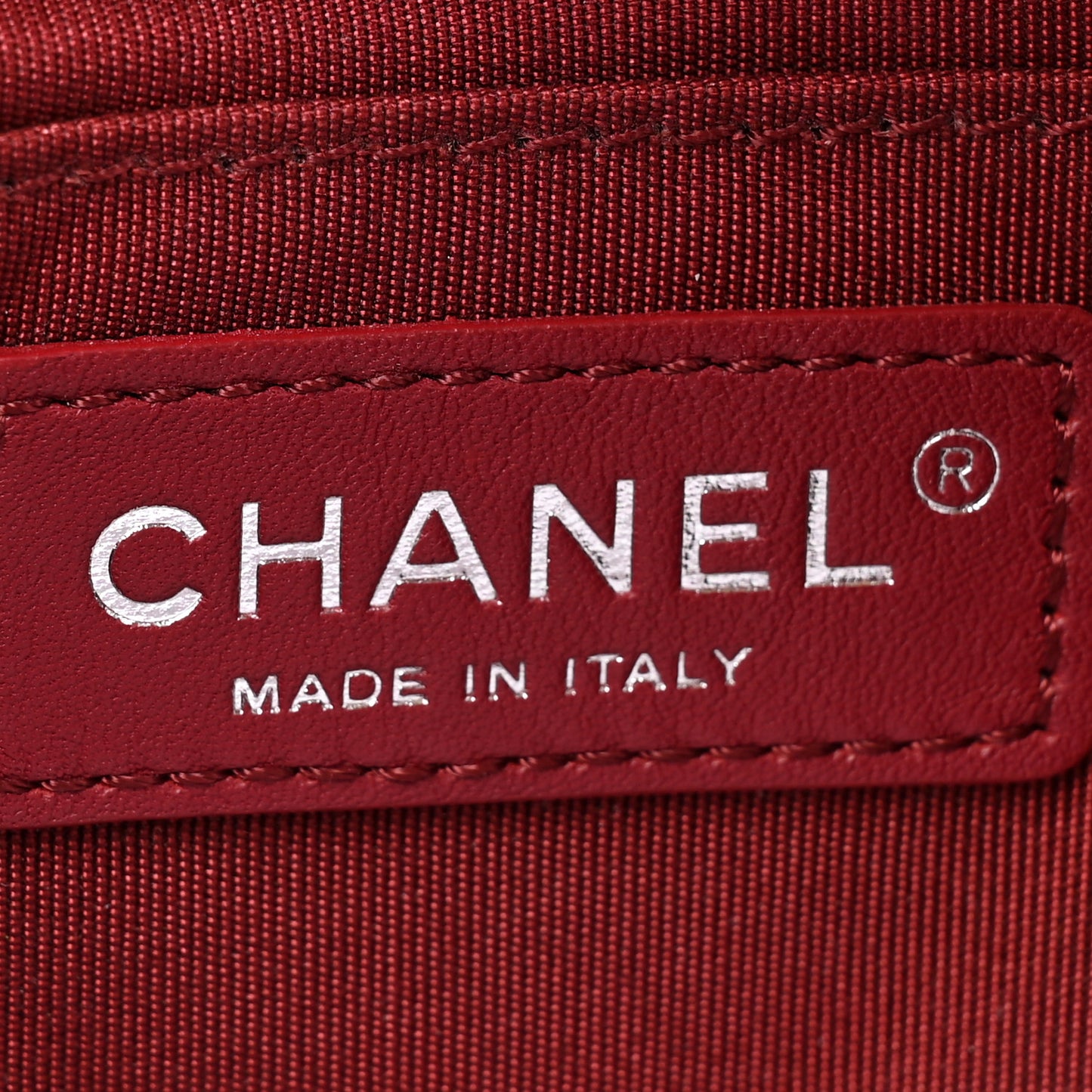 Caviar Macro Chevron Small Single Flap Red