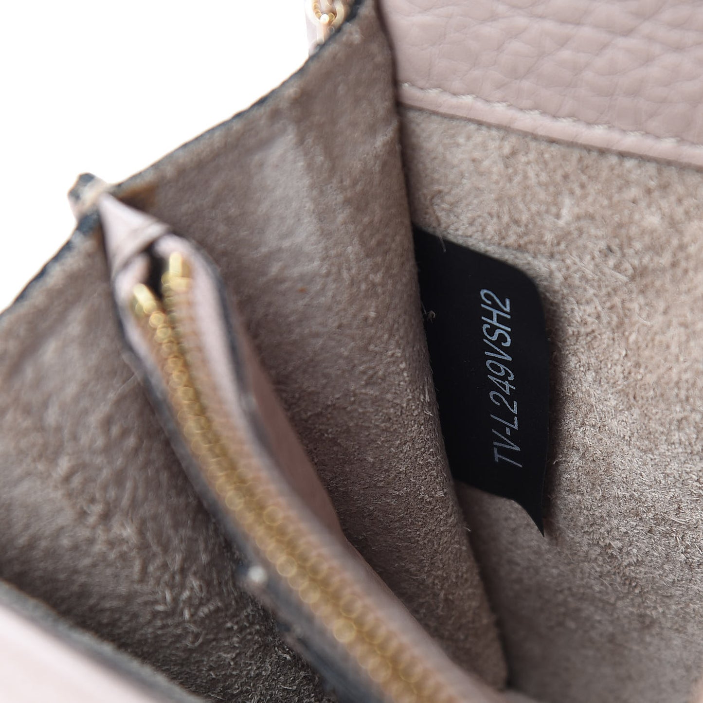 Pebbled Calfskin Rockstud Wallet on Chain Poudre
