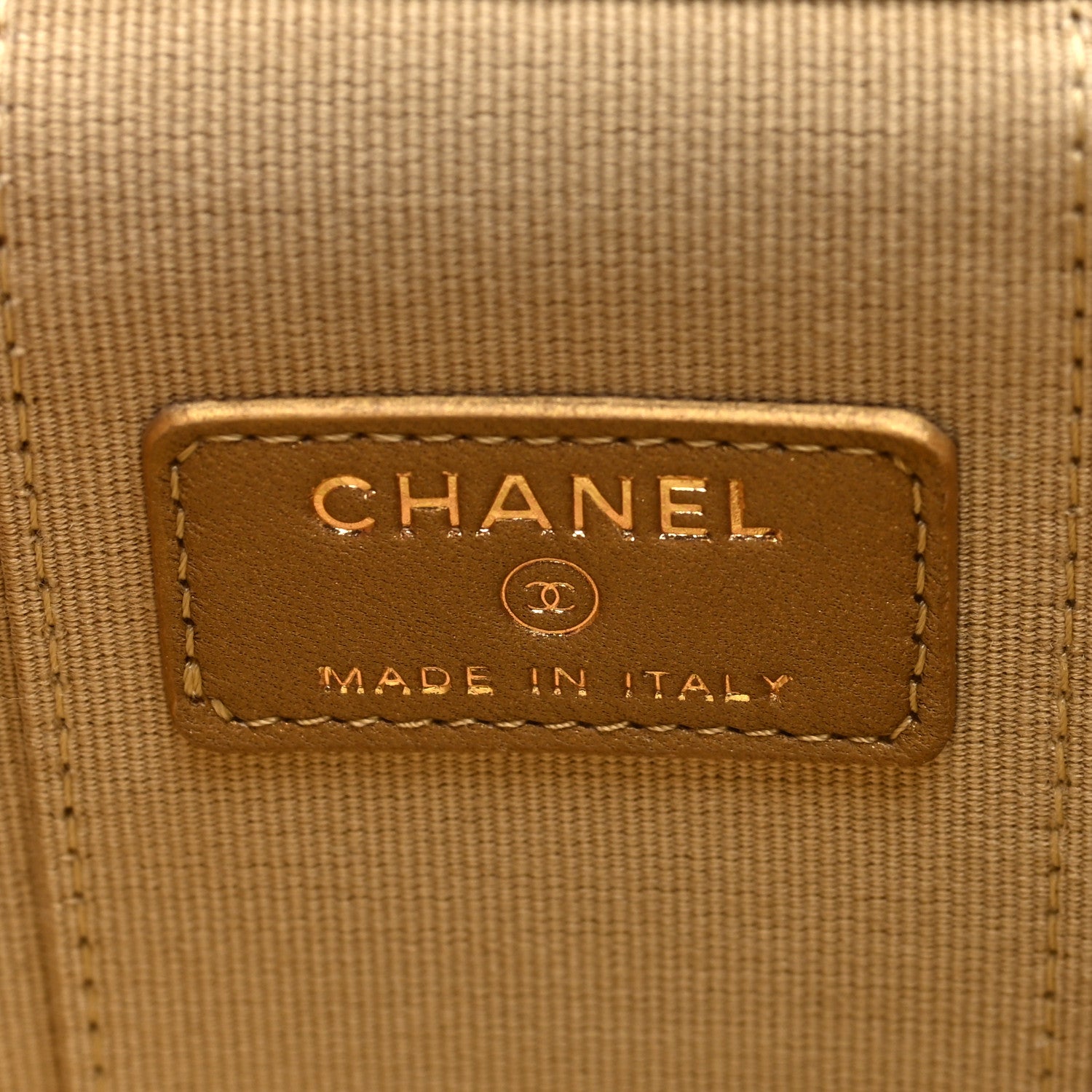 CHANEL ベージュ キルティング ノベルティ ケース CHANEL iPhoneケース15 海外VIPノベルティ｜Yahoo!フリマ（旧PayPay
