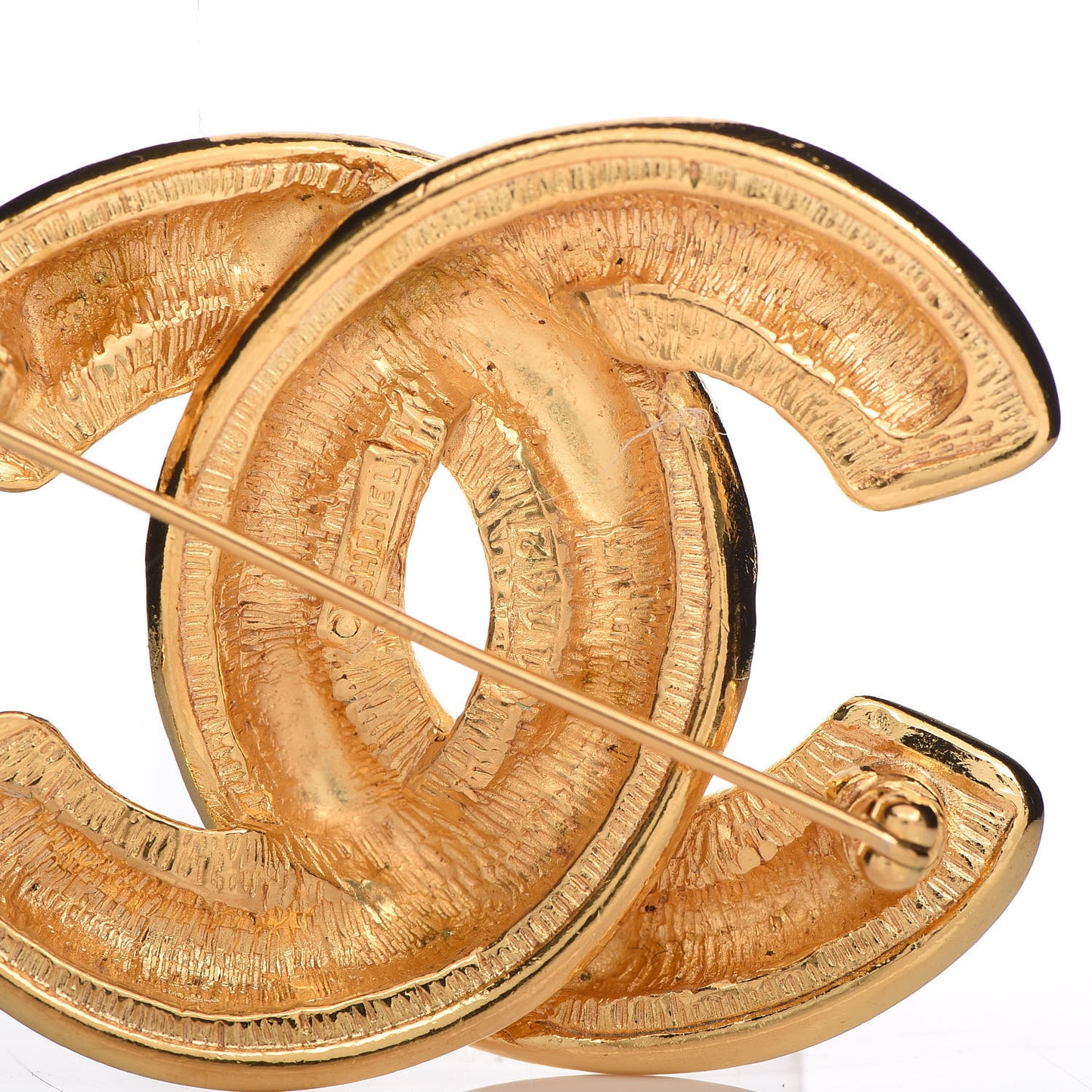 Metal Quilted Large CC Brooch Gold