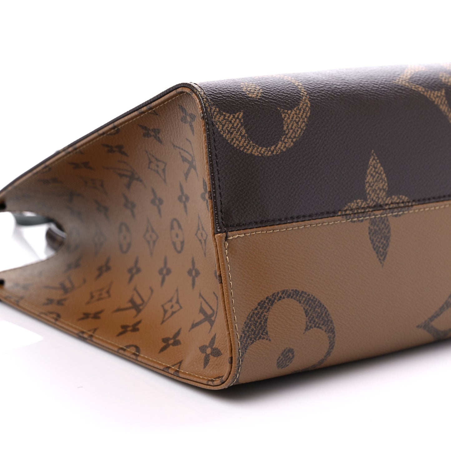 Reverse Monogram Giant Onthego MM
