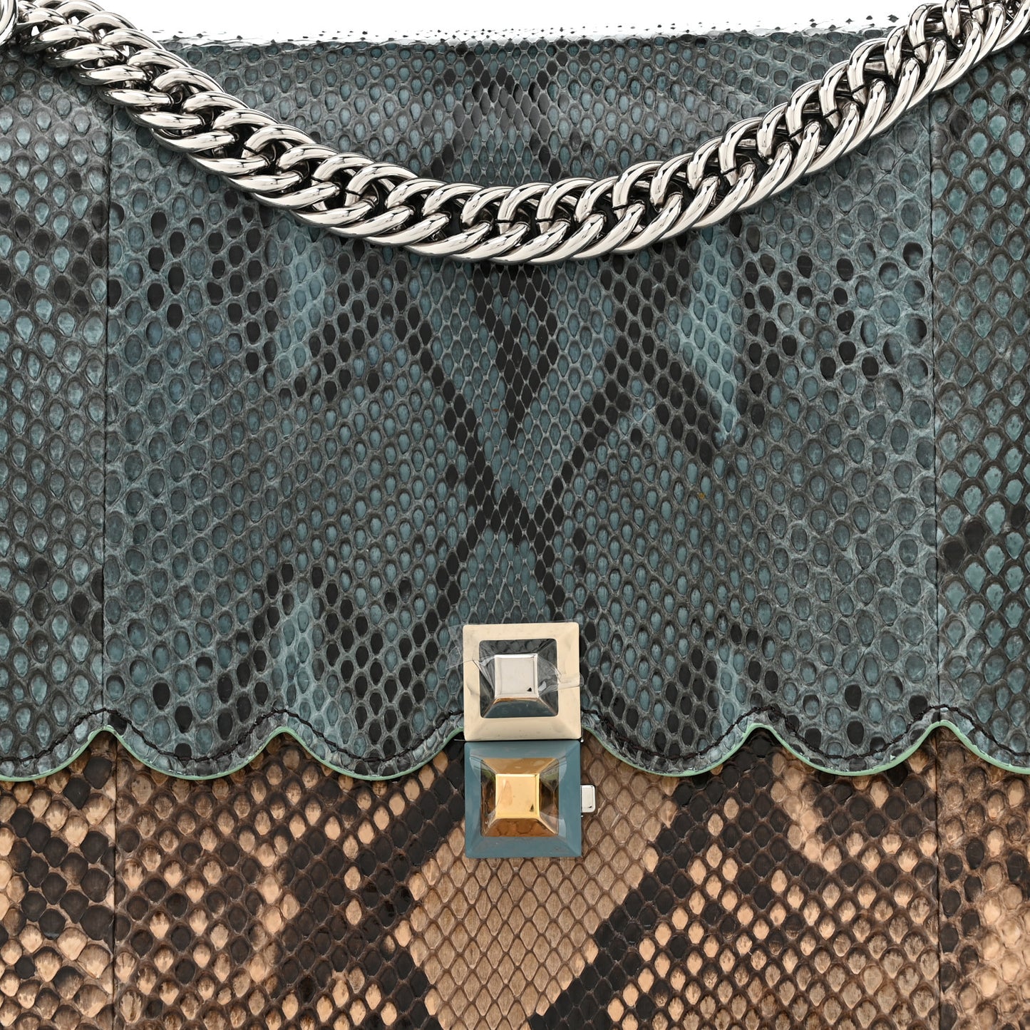 Snakeskin Scalloped Studded Kan I Shoulder Bag Borchie Borchie Pavone Makeup
