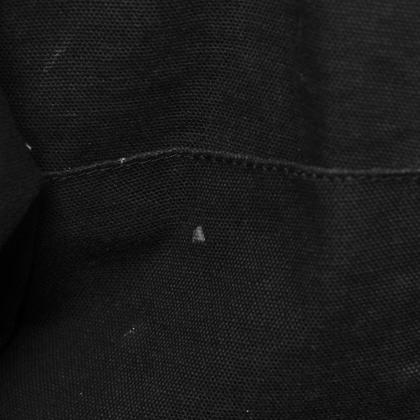 Waxy Grained Calfskin Medium Nightingale Black