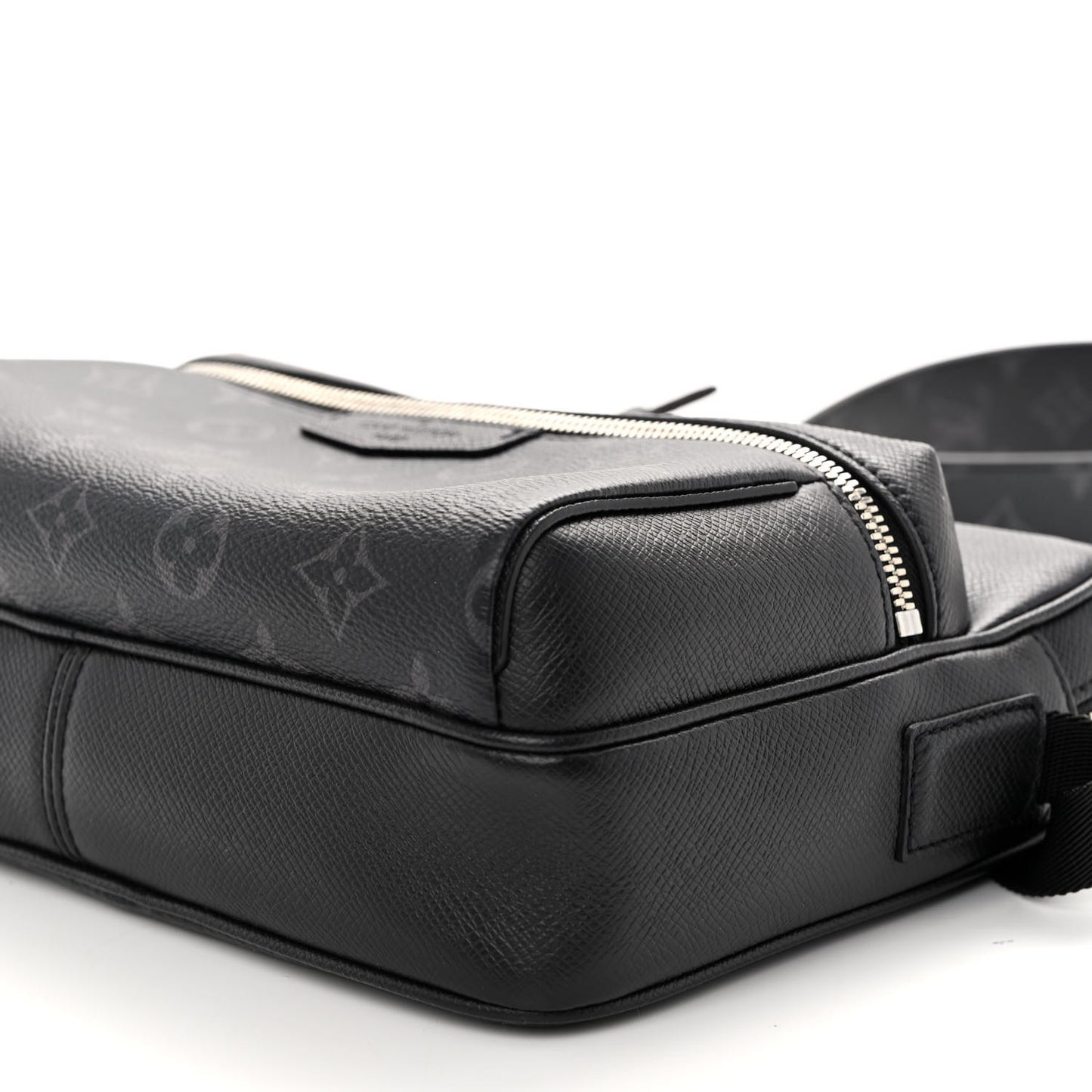 Taiga Monogram Eclipse Outdoor Messenger Black