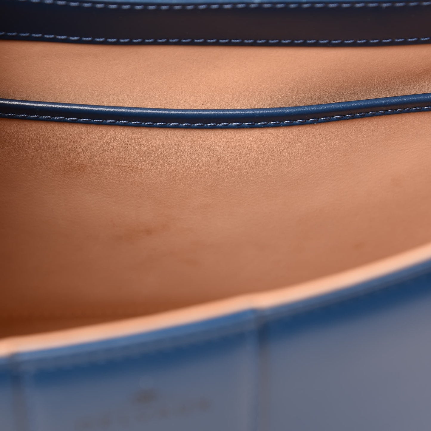 Box Calfskin Brillant MM Satchel Blue De Prusse