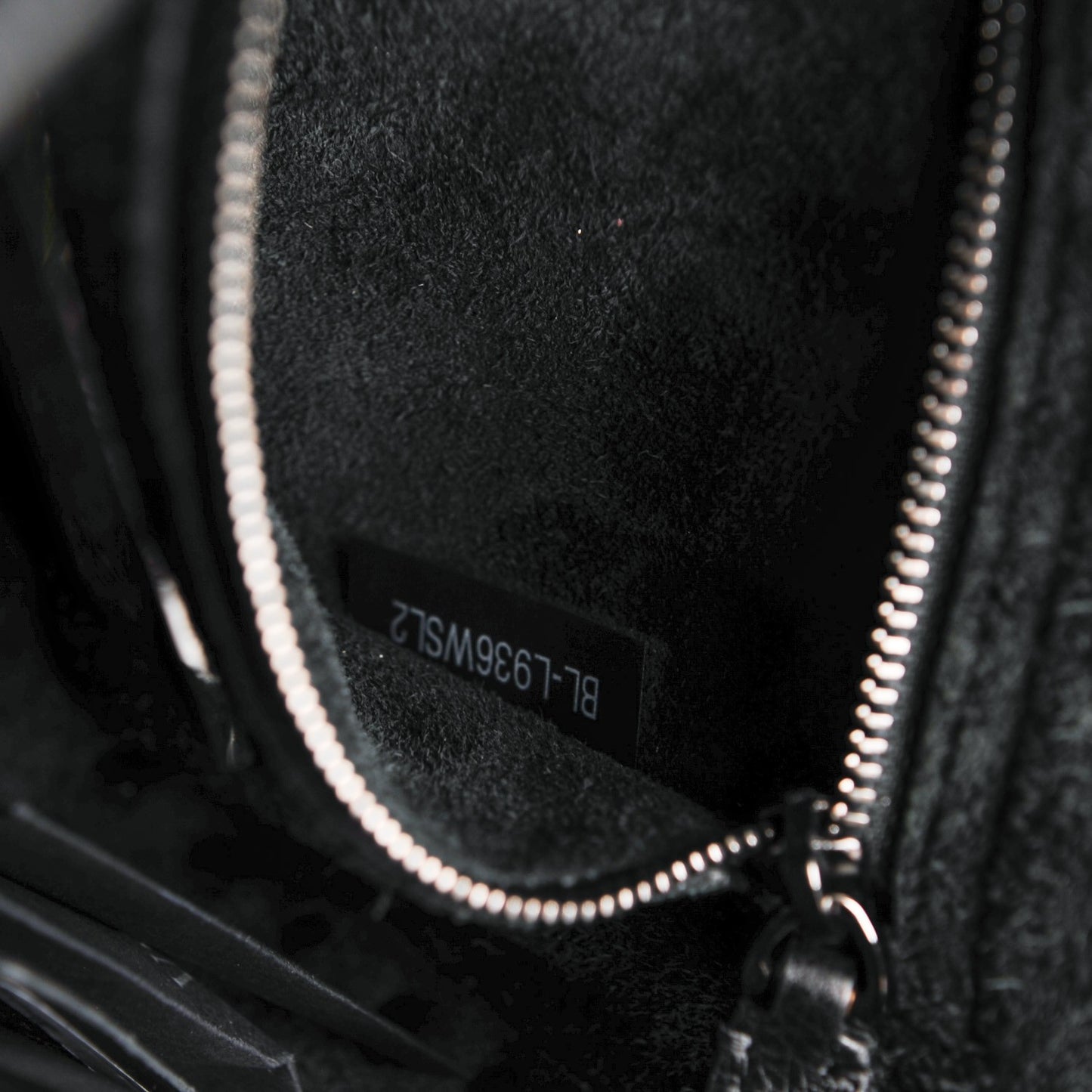 Pebbled Calfskin Onyx Medium Rockstud Rolling Flap Saddle Bag Black