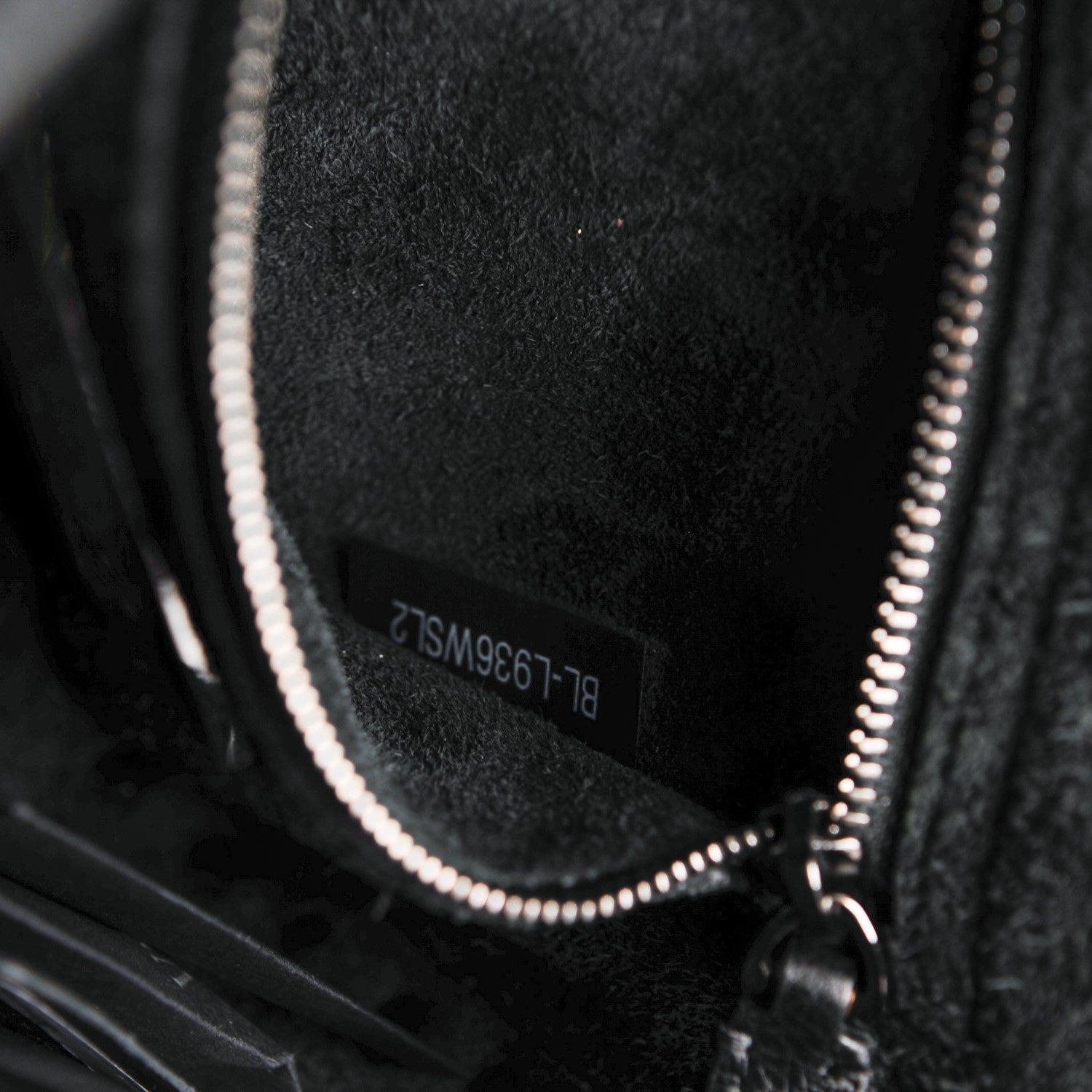 Valentino Garavani Pebbled Calfskin Onyx Medium Rockstud Rolling Flap Saddle Bag Black 7 of 7