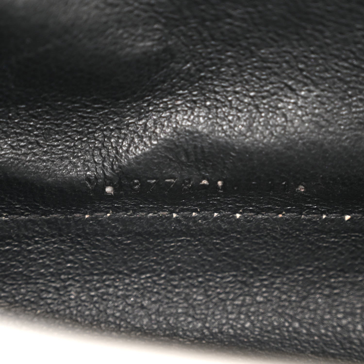 Saint Laurent Metallic Lambskin Matelasse Chevron Monogram Chain Wallet Argento 9 of 16