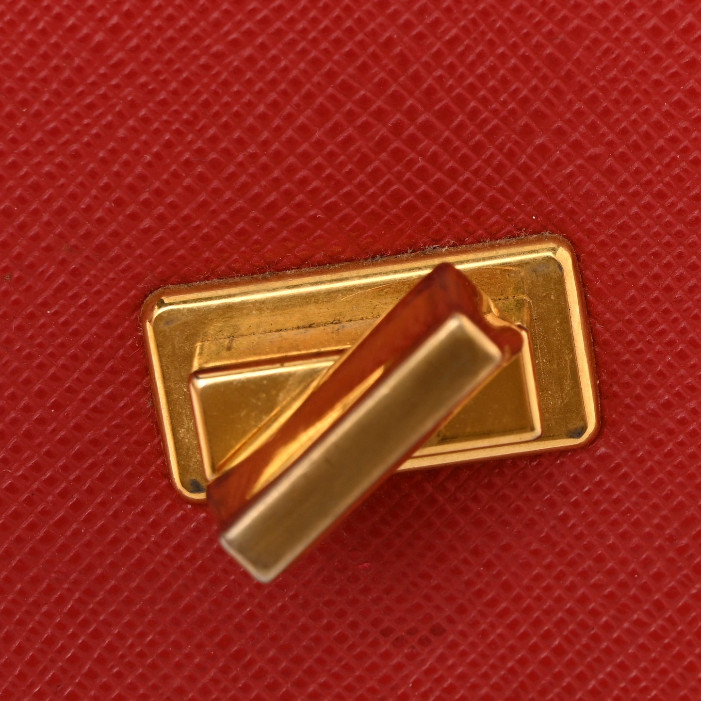 Saffiano Turn Lock Chain Shoulder Bag Fuoco