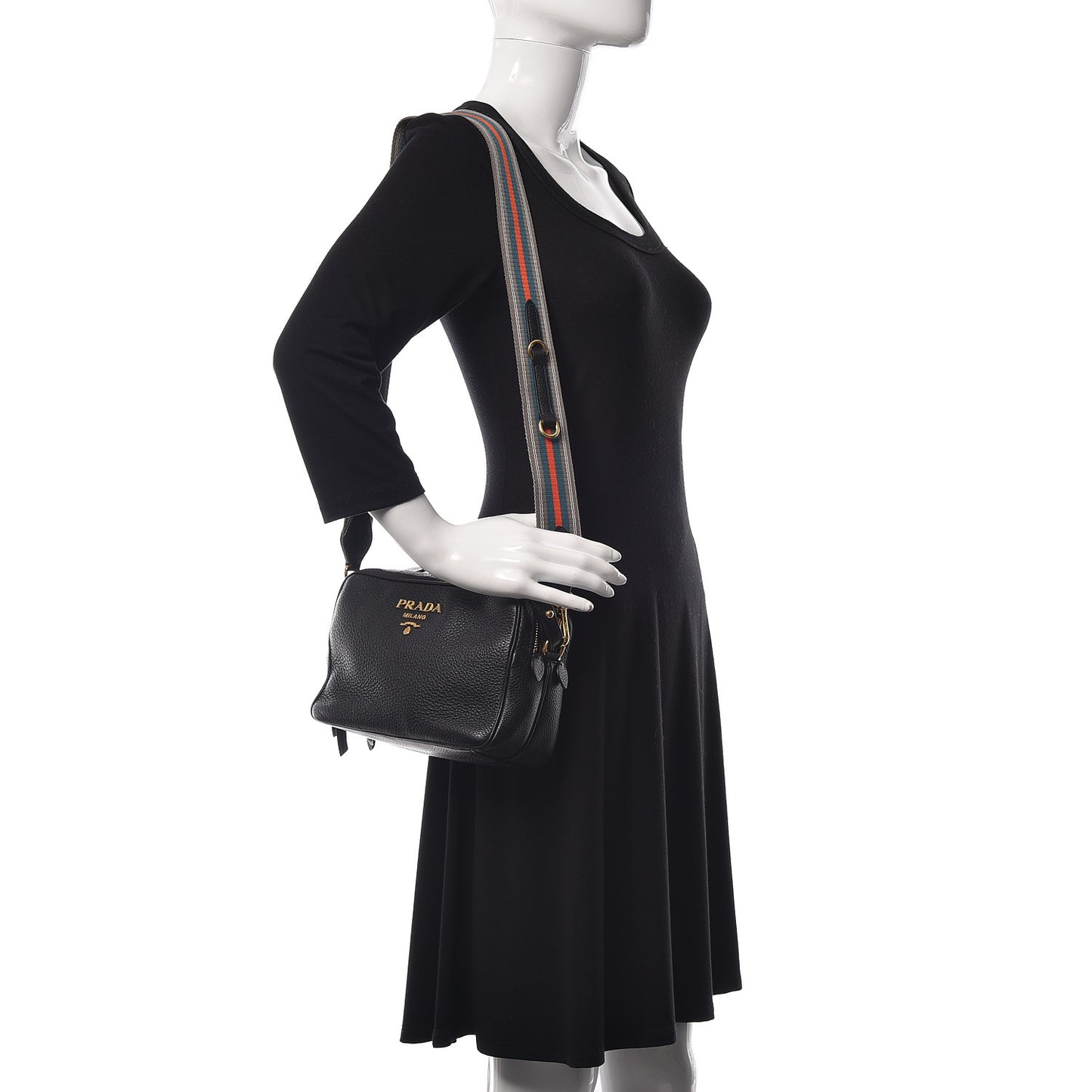 Vitello Daino Camera Crossbody Black