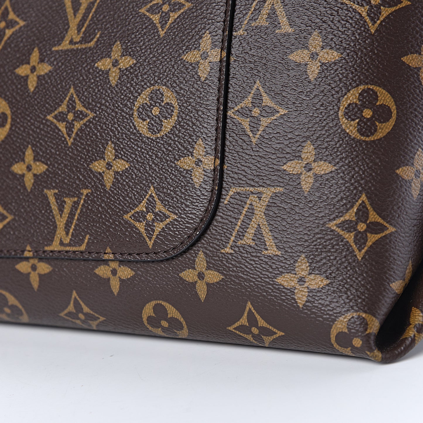 Monogram Beaubourg MM Safran Imperial