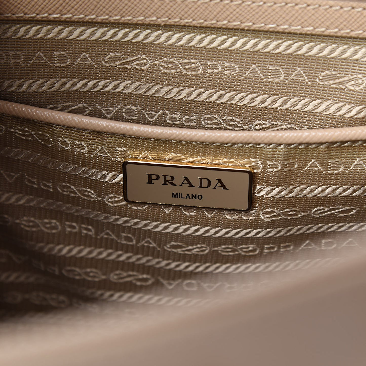 Saffiano Medium Galleria Double Zip Tote Sabbia