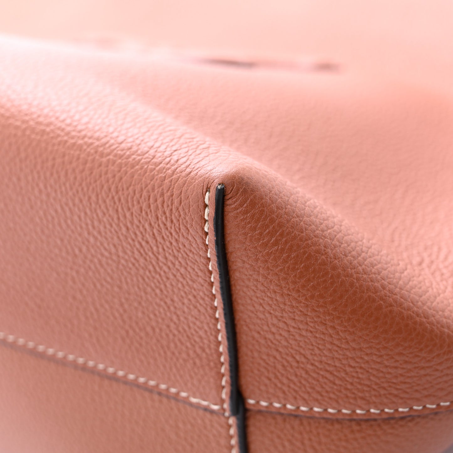 Grained Calfskin Triomphe Medium Cabas Anais Tan