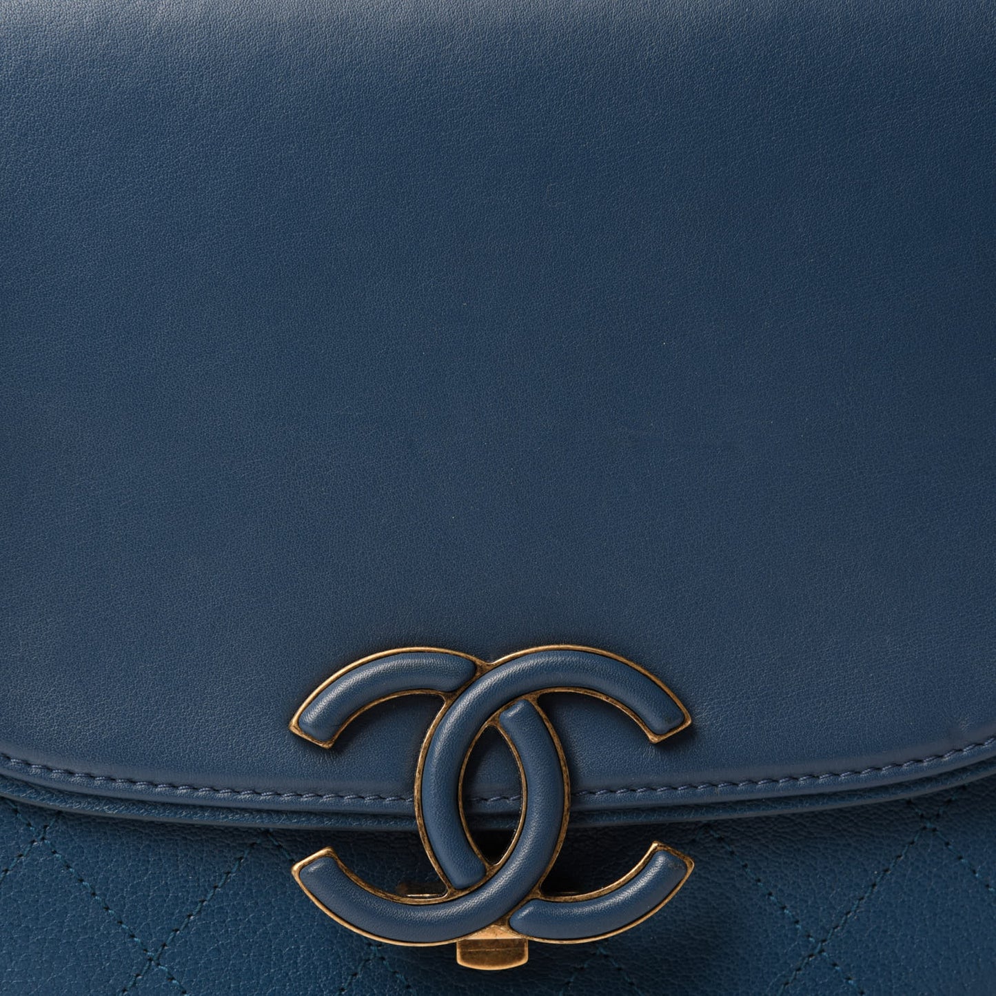 Shiny Calfskin Goatskin Quilted Medium Coco Curve Messenger Flap Navy