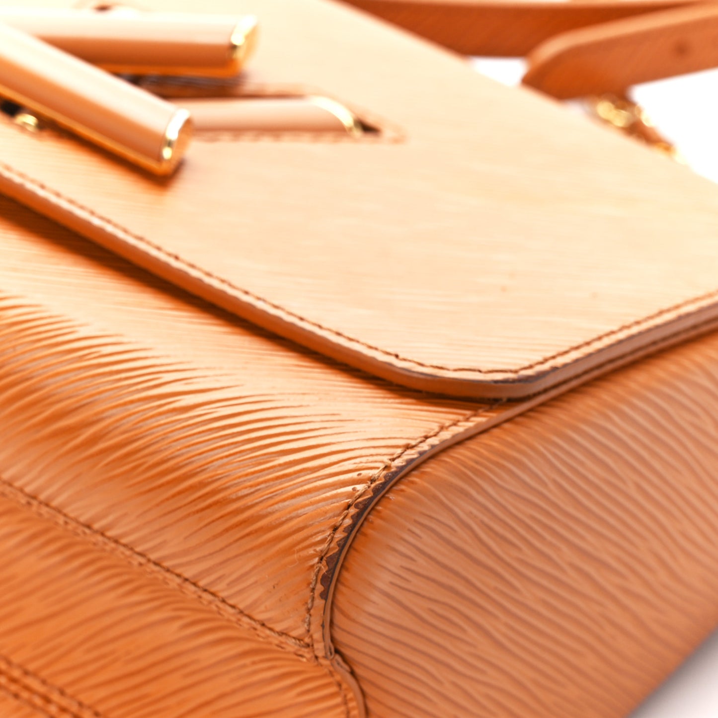 Epi Twist Shoulder Bag MM Gold Miel