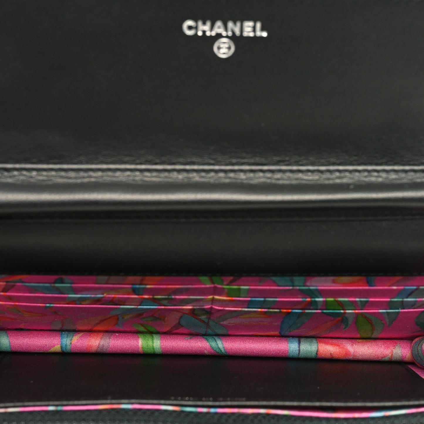 Calfskin Whipstitch Wallet On Chain WOC Black
