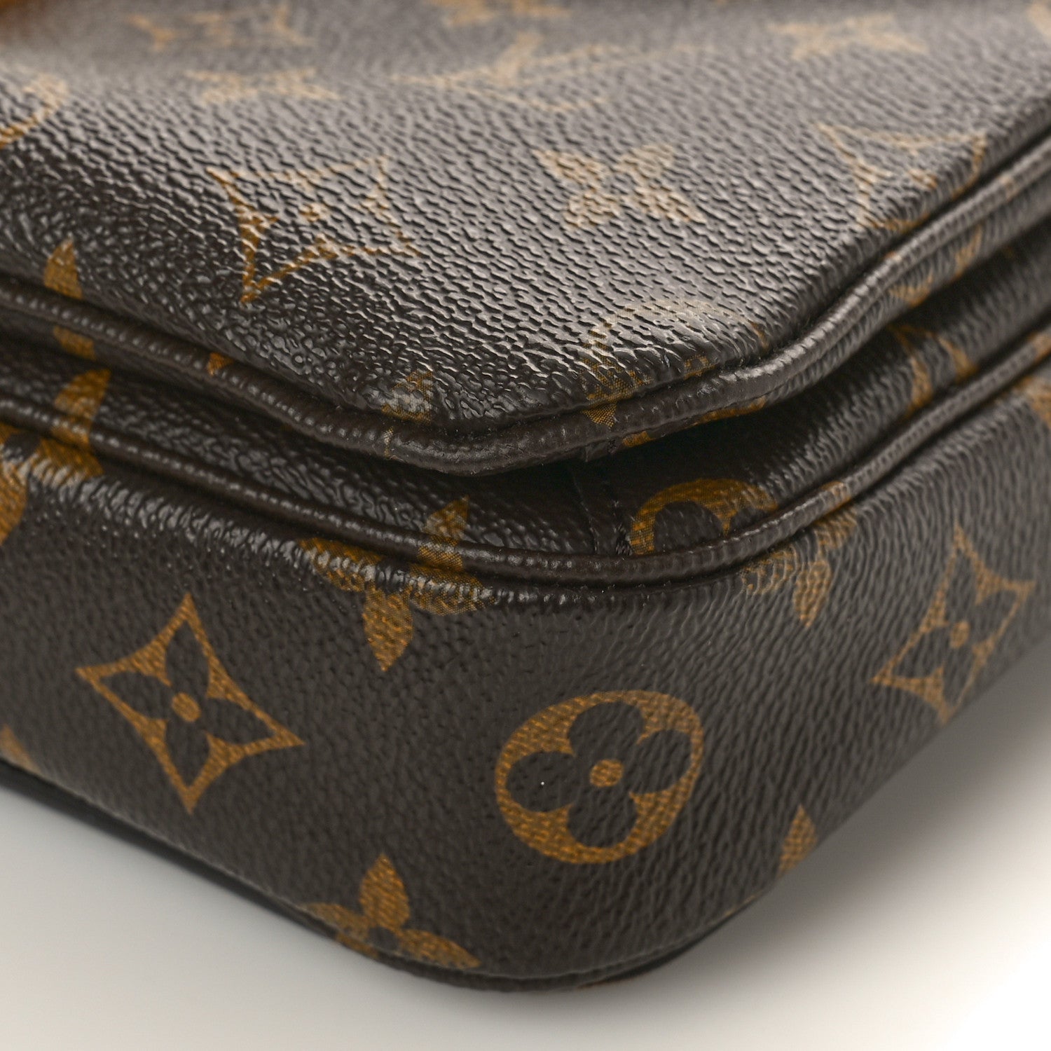 Louis Vuitton Monogram Pochette Metis 8 of 11
