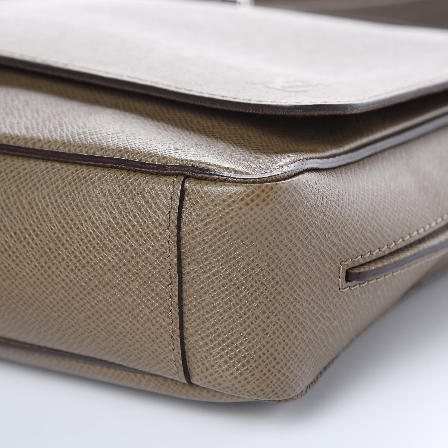 Louis Vuitton Taiga Roman PM Messenger Oural 8 of 12