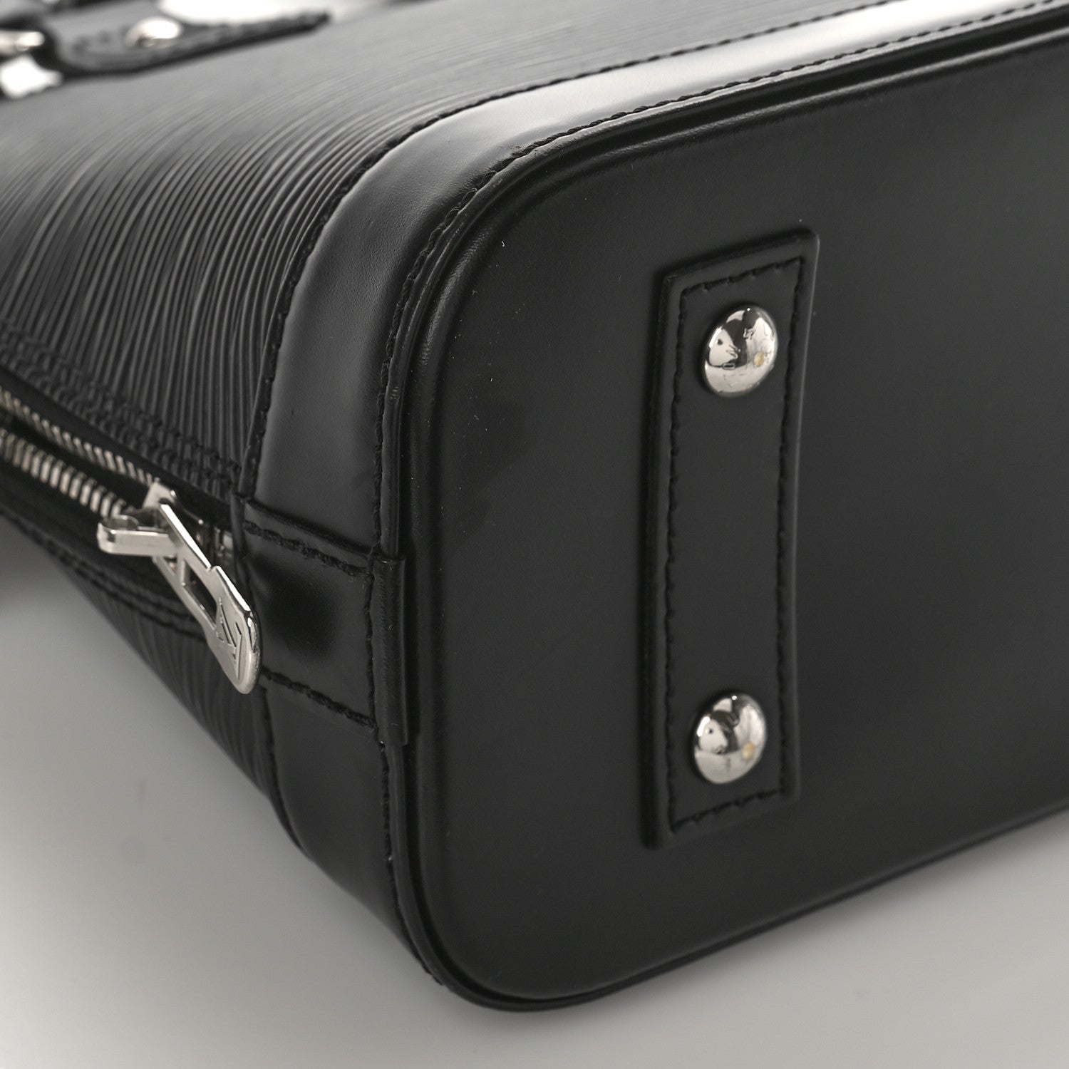 Louis Vuitton Epi Alma BB Black 7 of 8