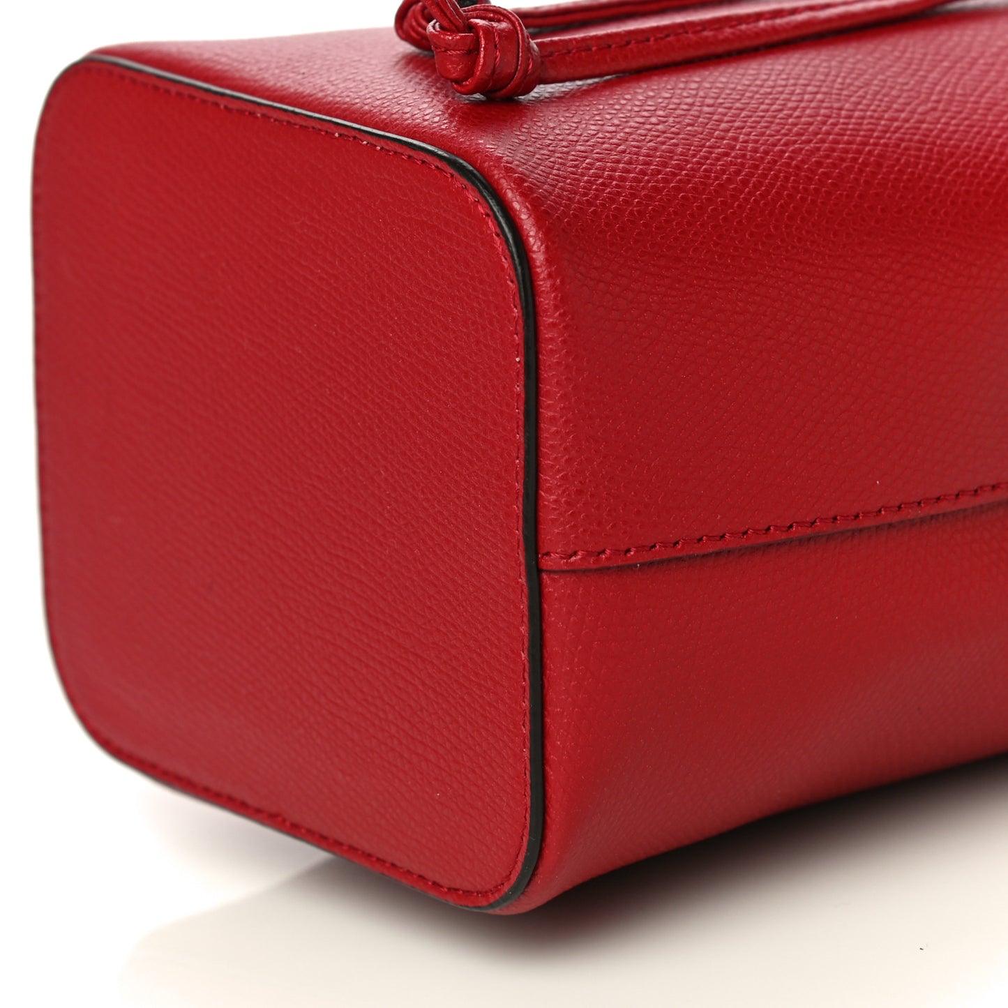 Vitello Cruise F is Fendi Mini Mon Tresor Bucket Bag Fragola