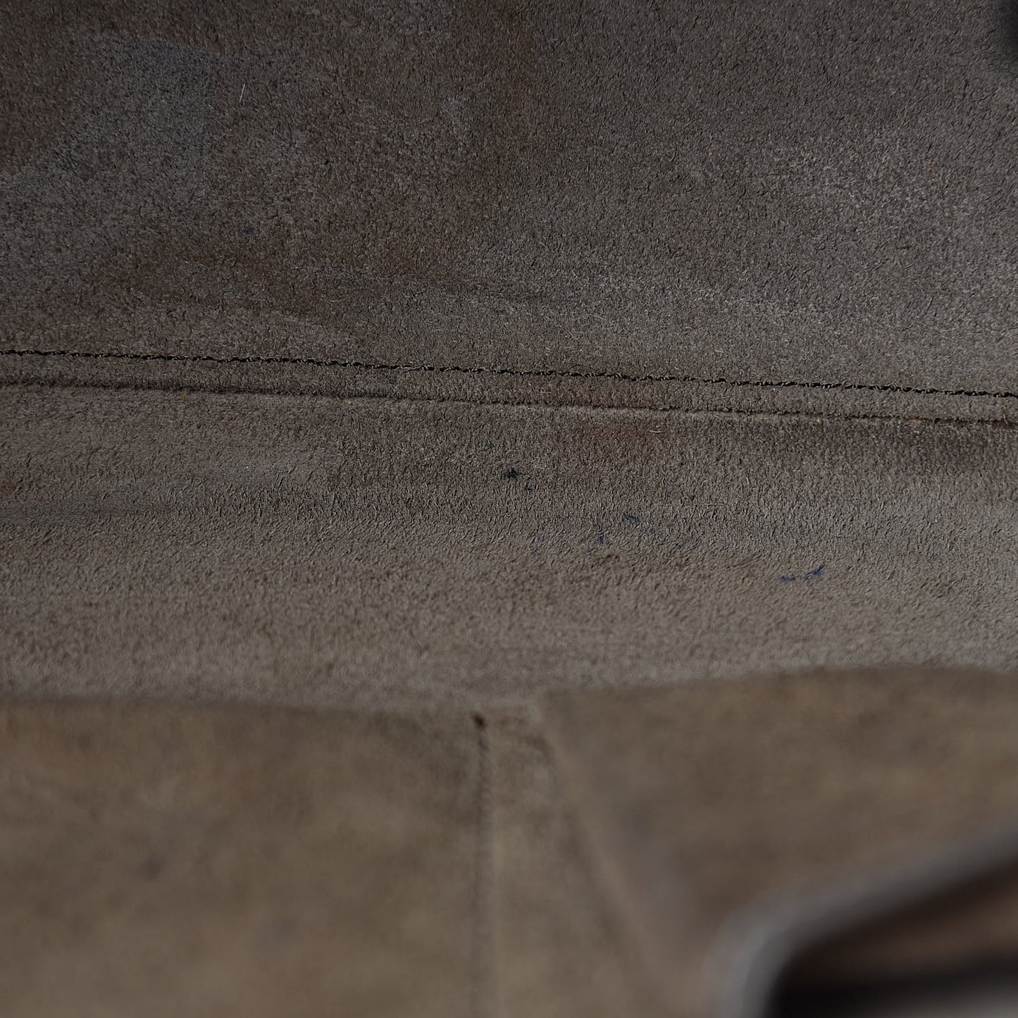 Drummed Calfskin Micro Luggage Souris