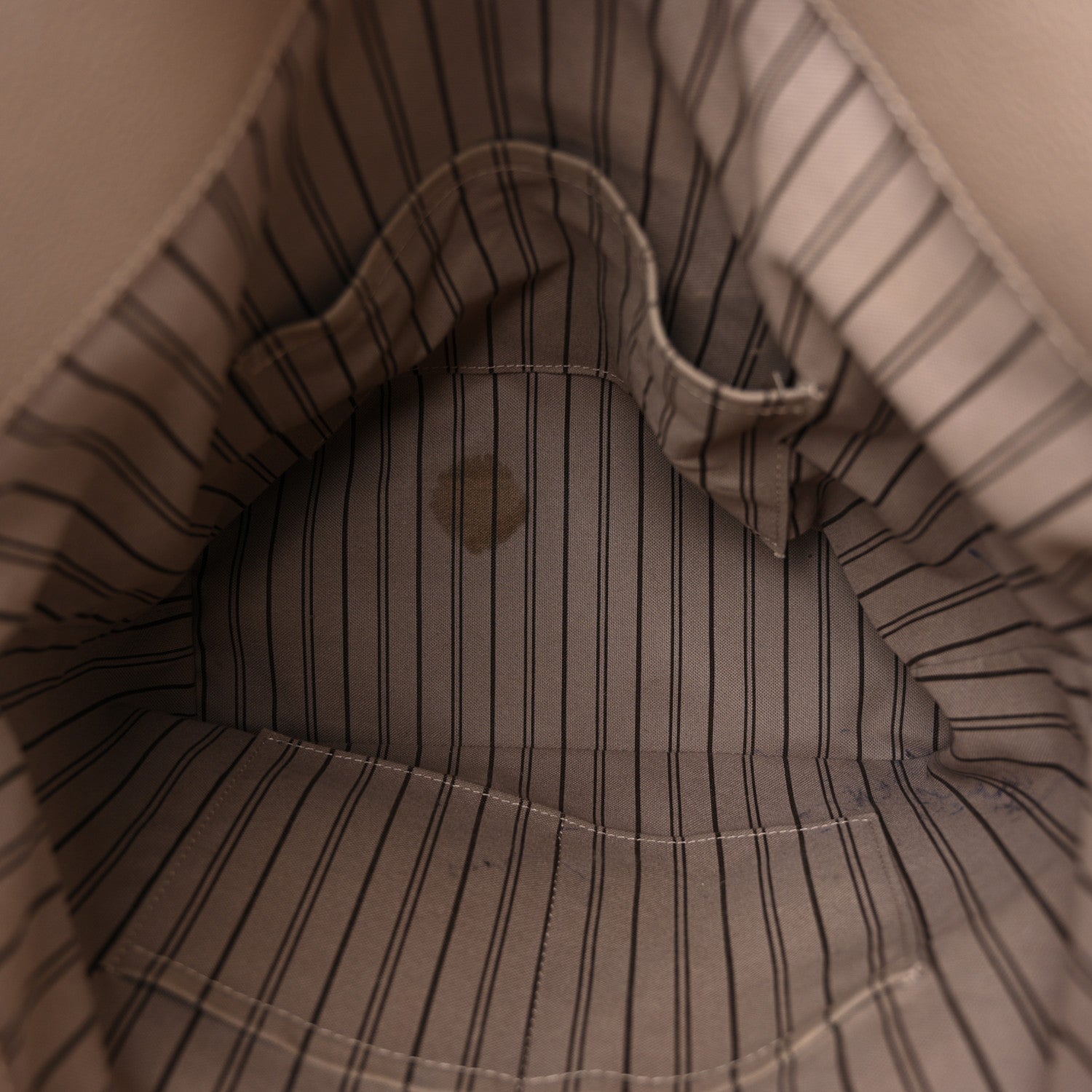 Louis Vuitton Empreinte Maida Hobo Tourterelle 5 of 13