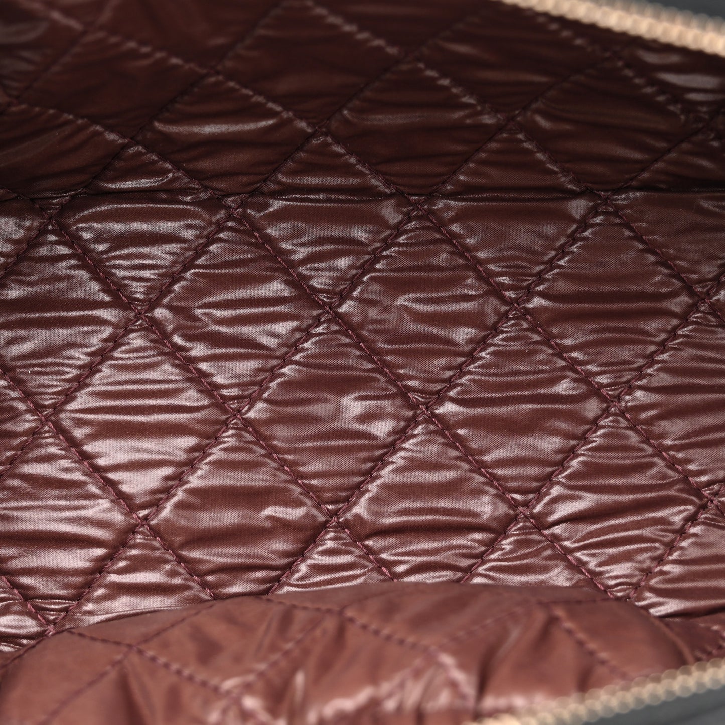 Caviar Quilted Toiletry Case With Chain Black