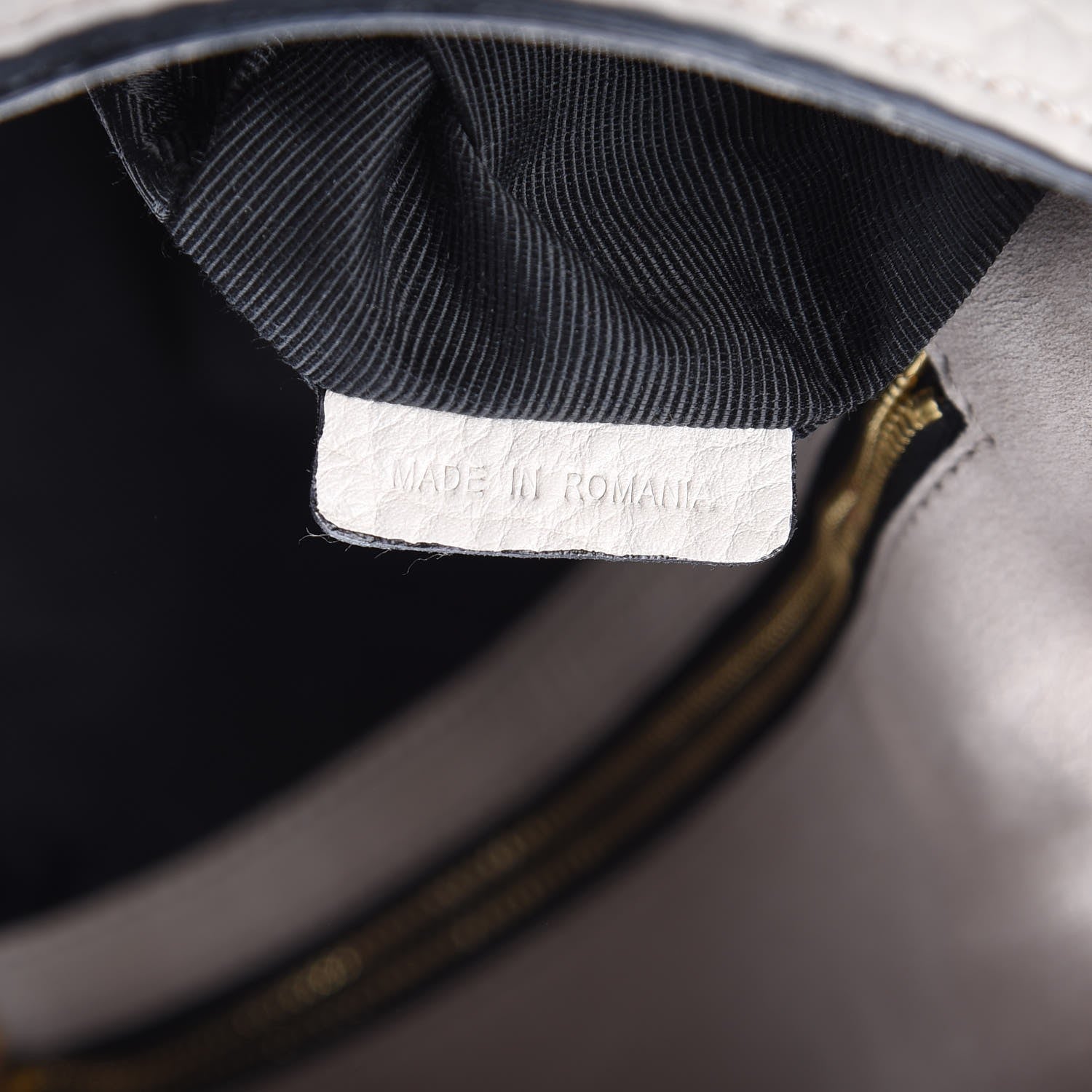 Burberry Signature Grain Medium Mildenhall Crossbody Bag Pale Grey 8 of 8