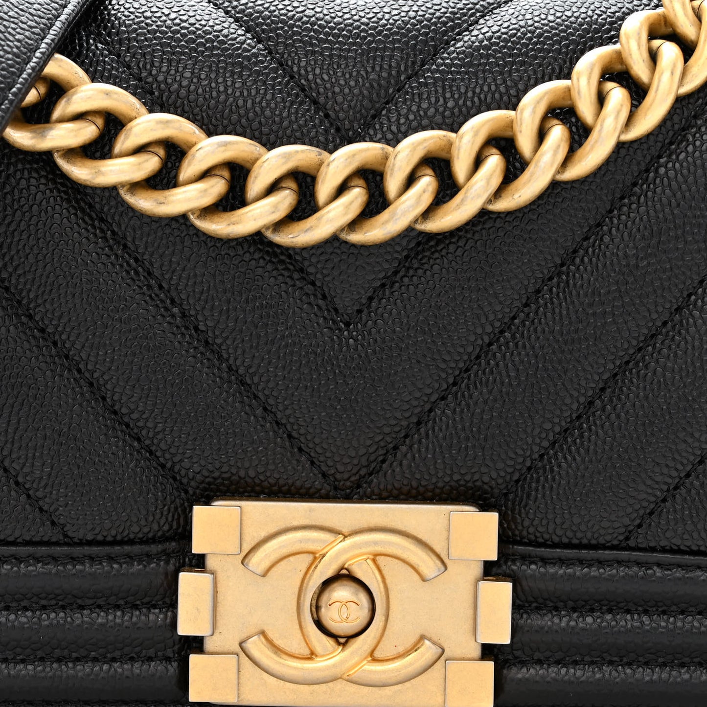 Caviar Chevron Quilted Small Boy Flap Black